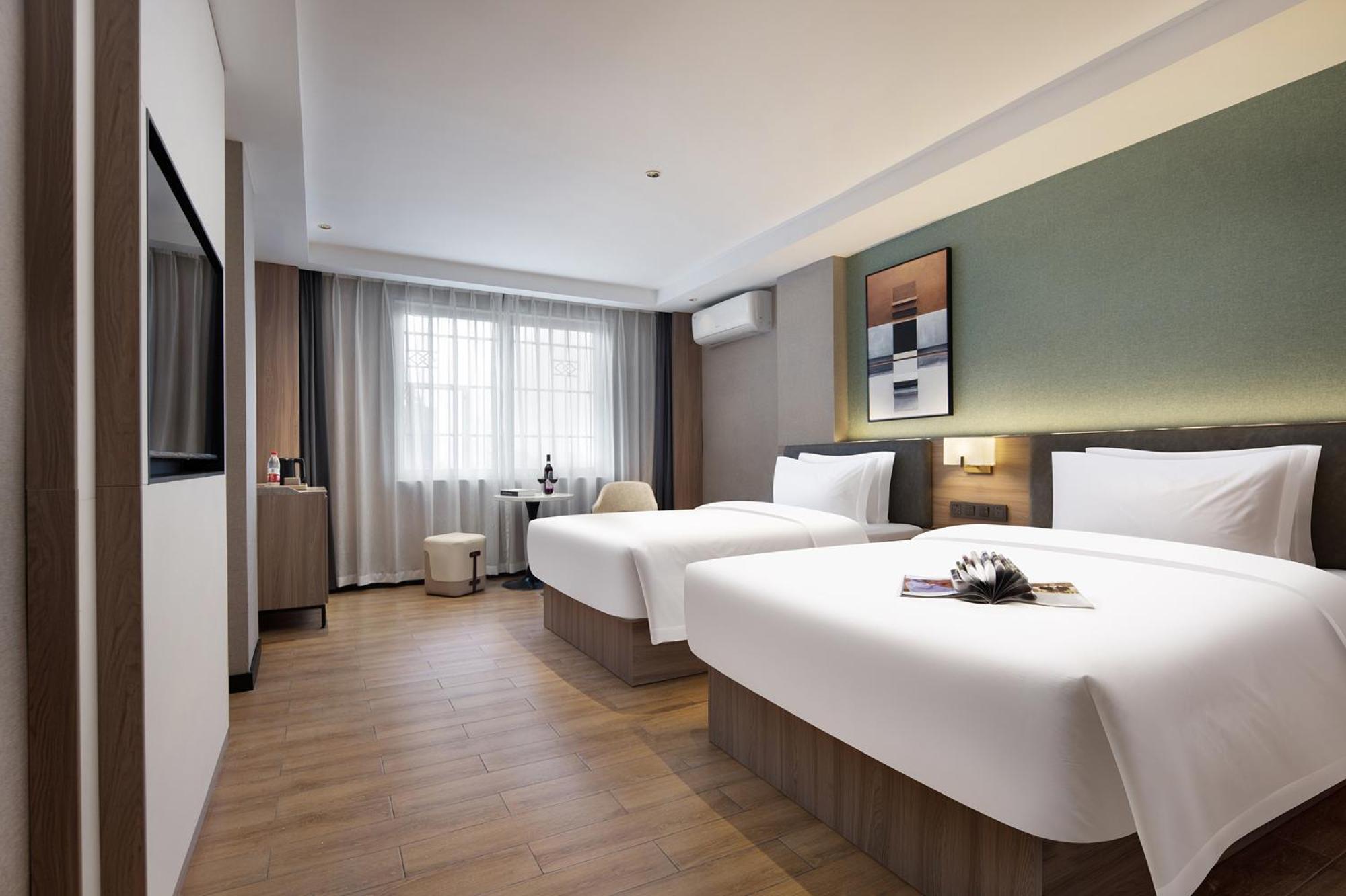 Elegant Twin Room  photo 2