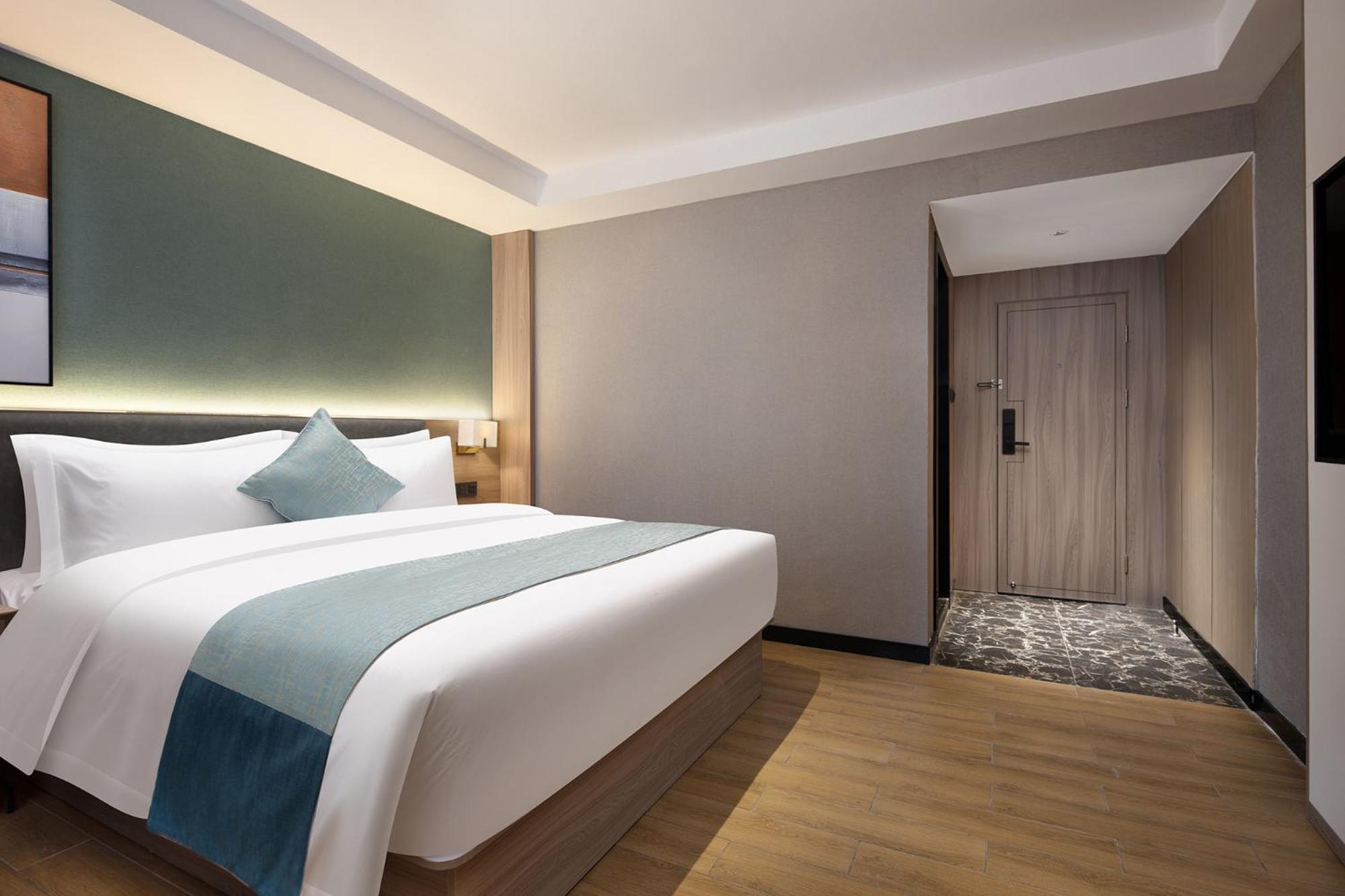 Elegant Double Room photo 3