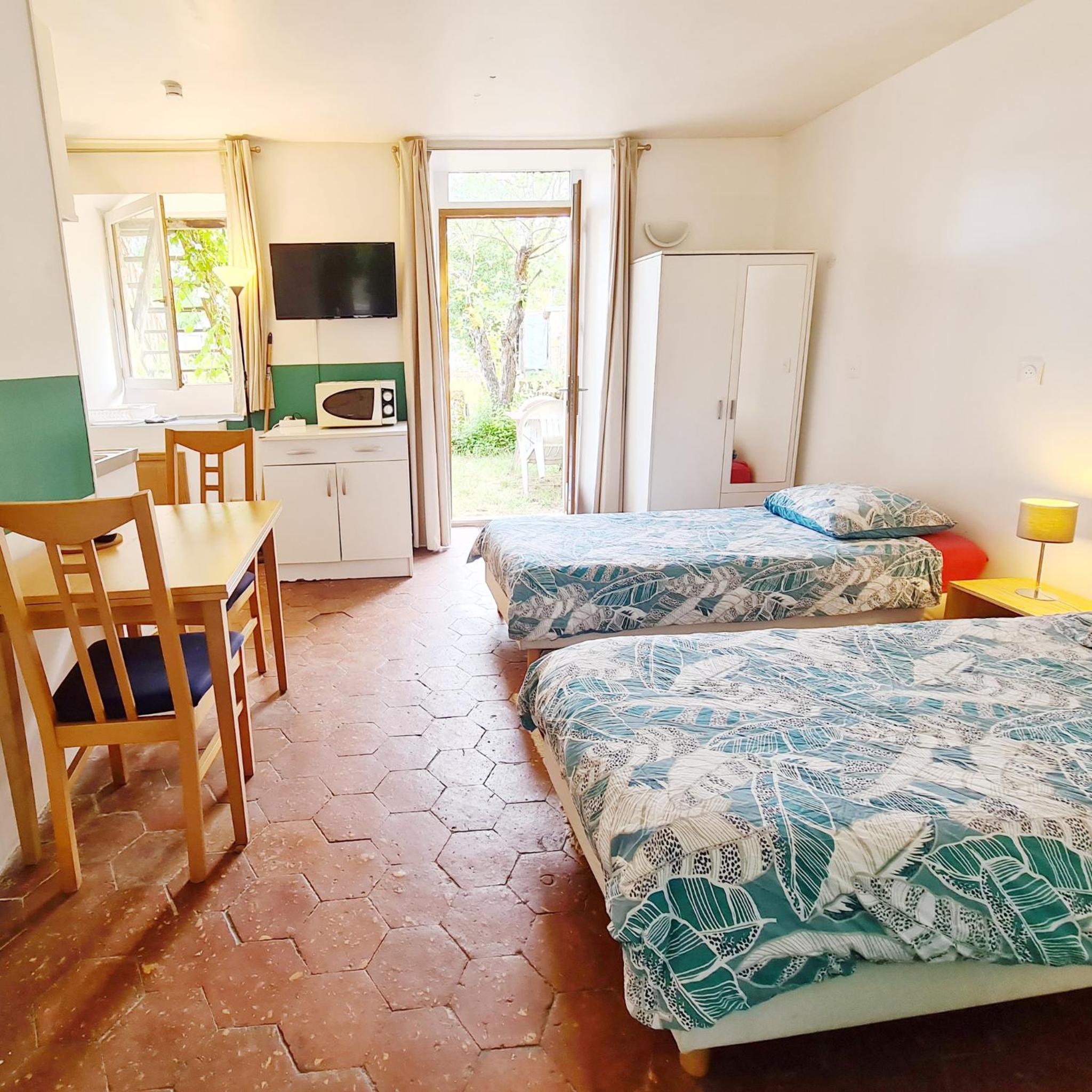 Studio Apartment photo 3