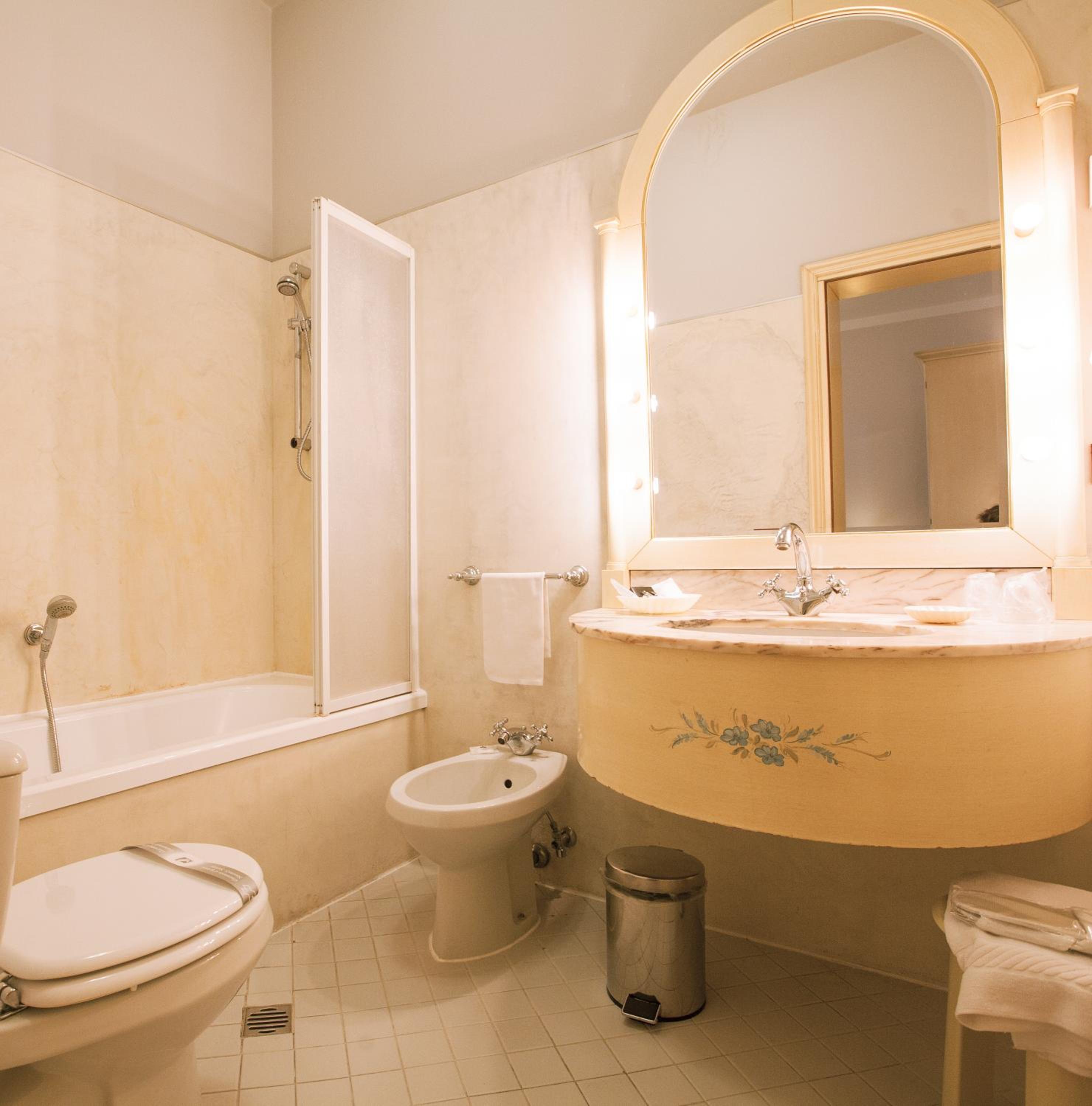 Deluxe Twin Room - Photo 3