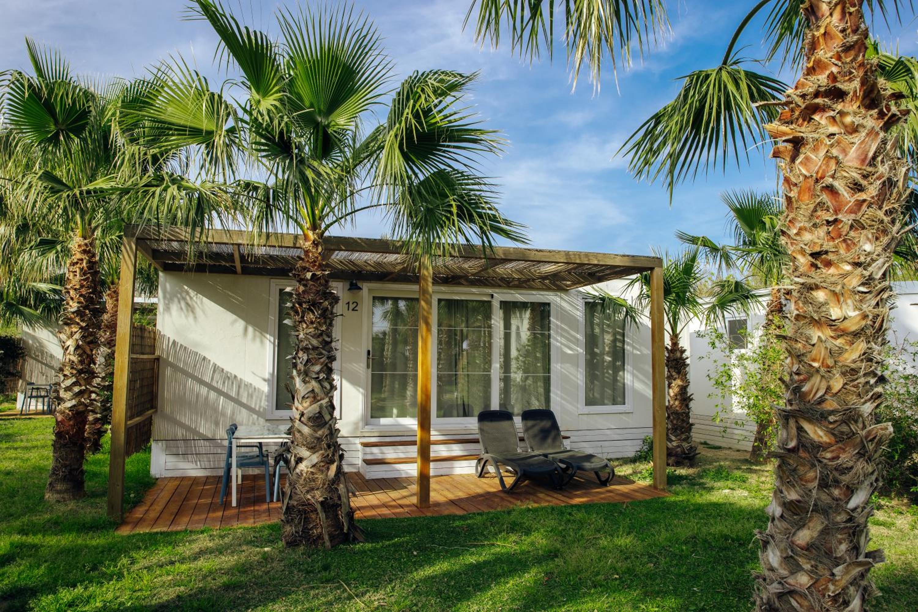 Deluxe Bungalow with Garden View photo 2