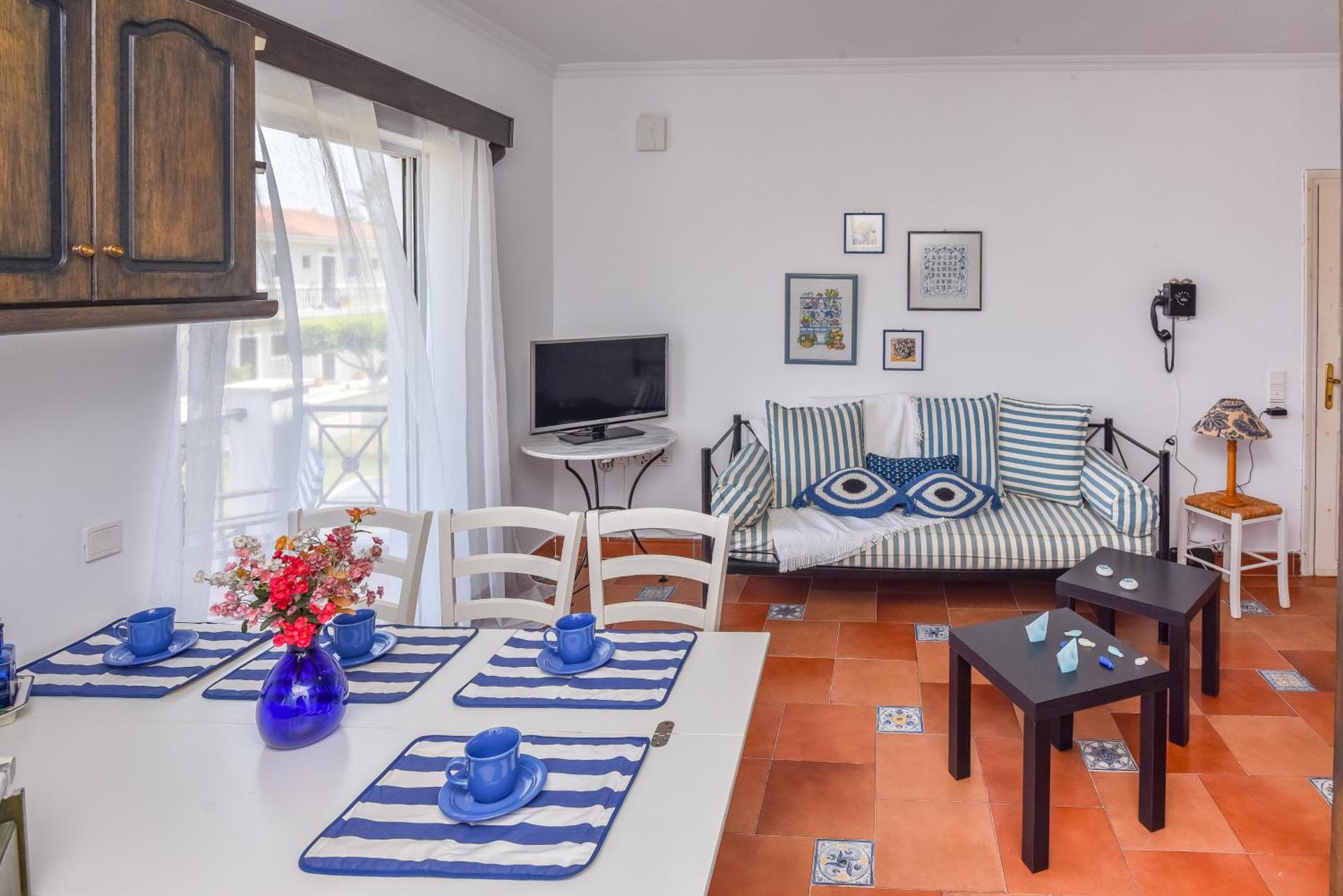 One-Bedroom Apartment - City View