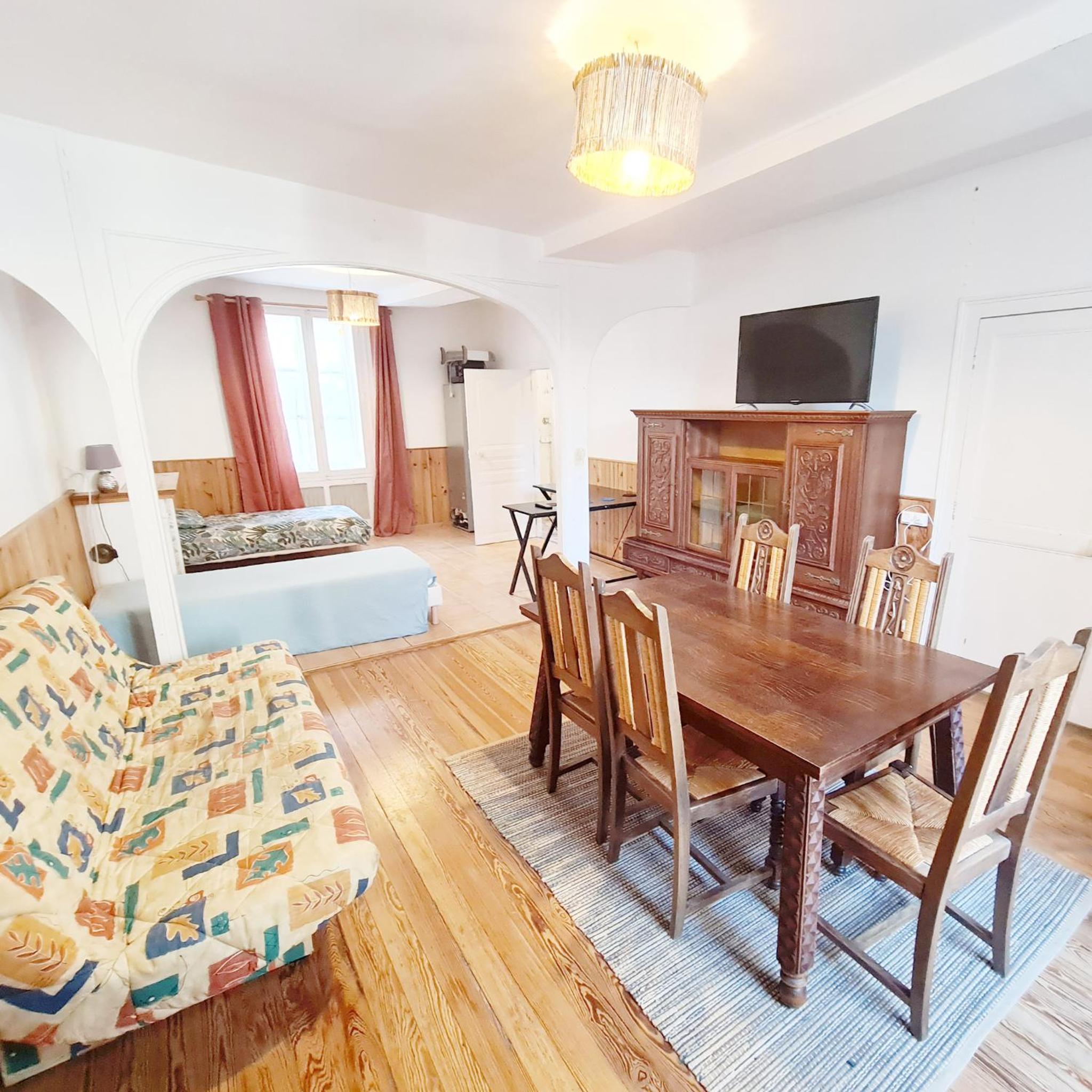 Apartment with Terrace - Photo 1