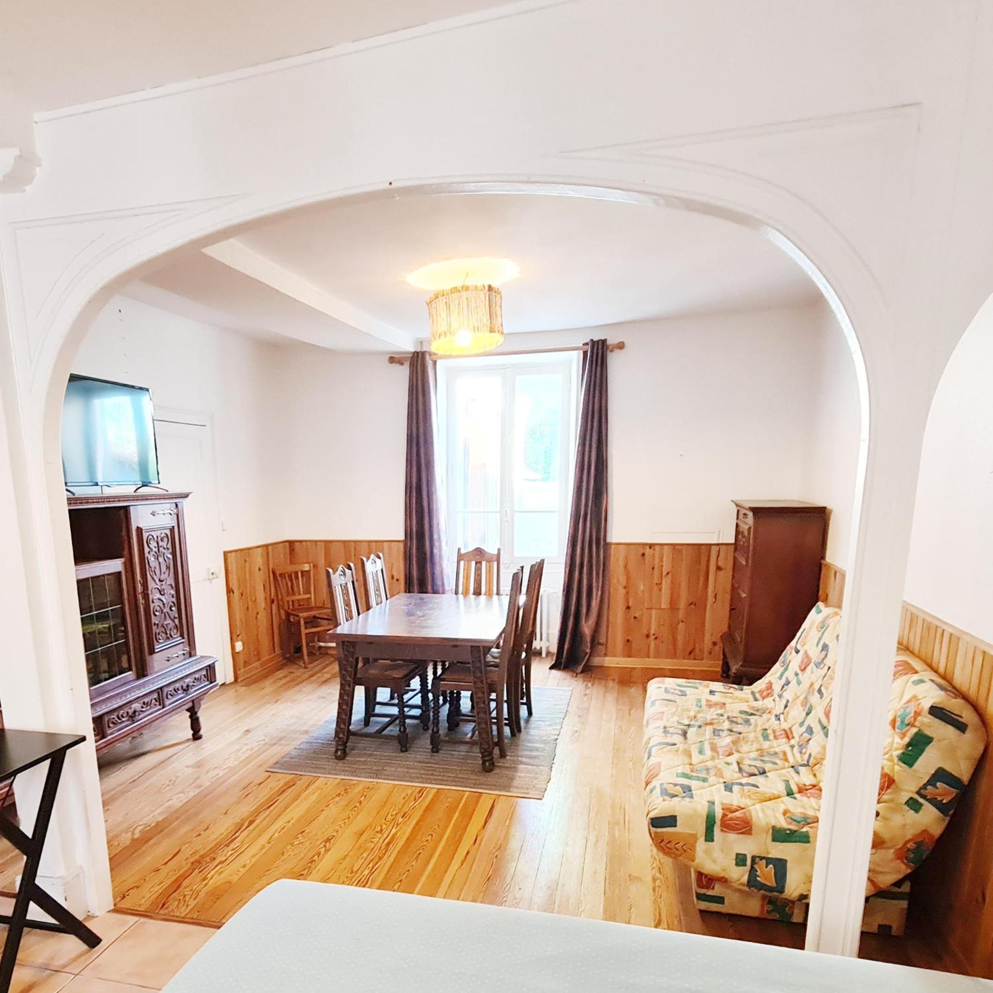 Apartment with Terrace - Photo 2