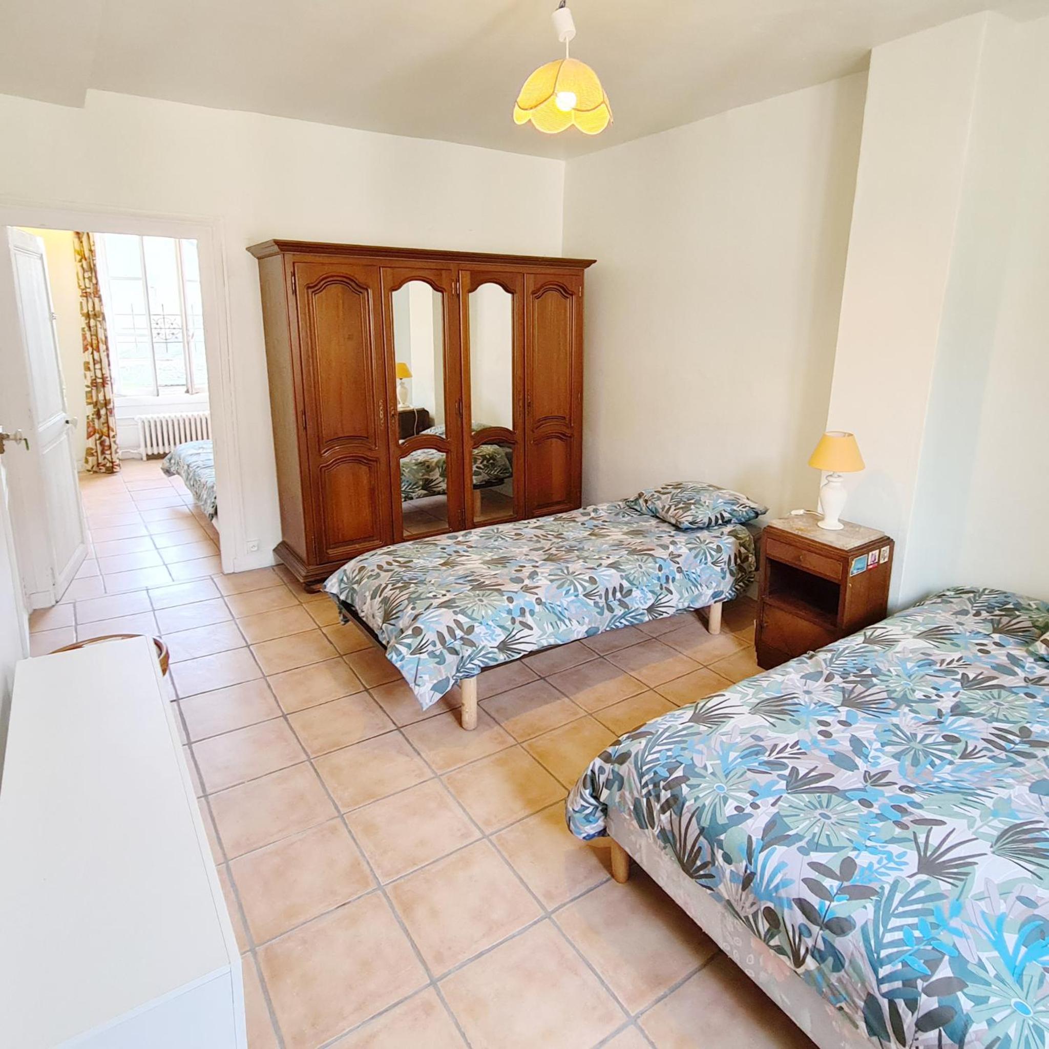 Apartment with Terrace - Photo 7