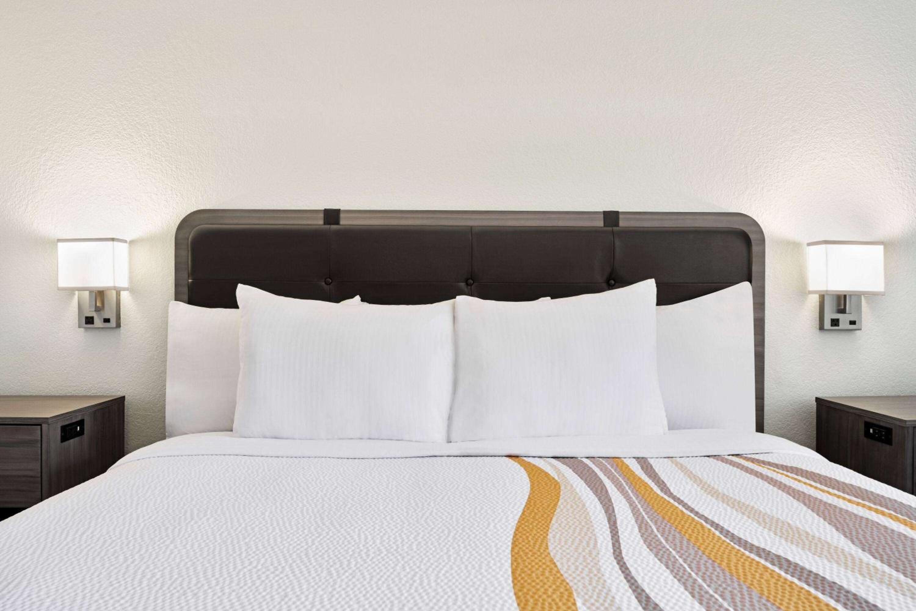 King Room - Mobility Access/Non-Smoking - Photo 4