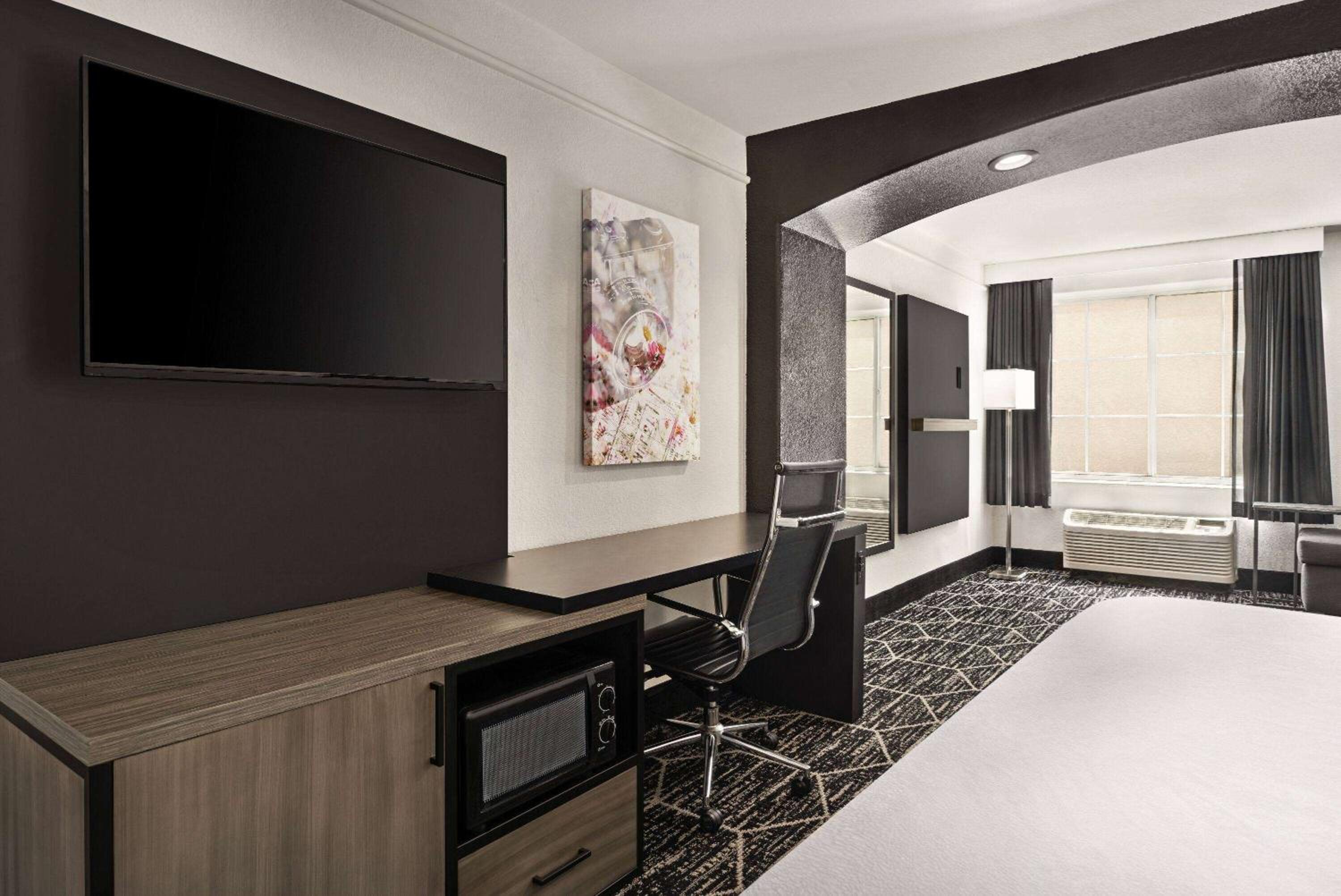Deluxe King Studio Suite - Non-Smoking - Photo 4
