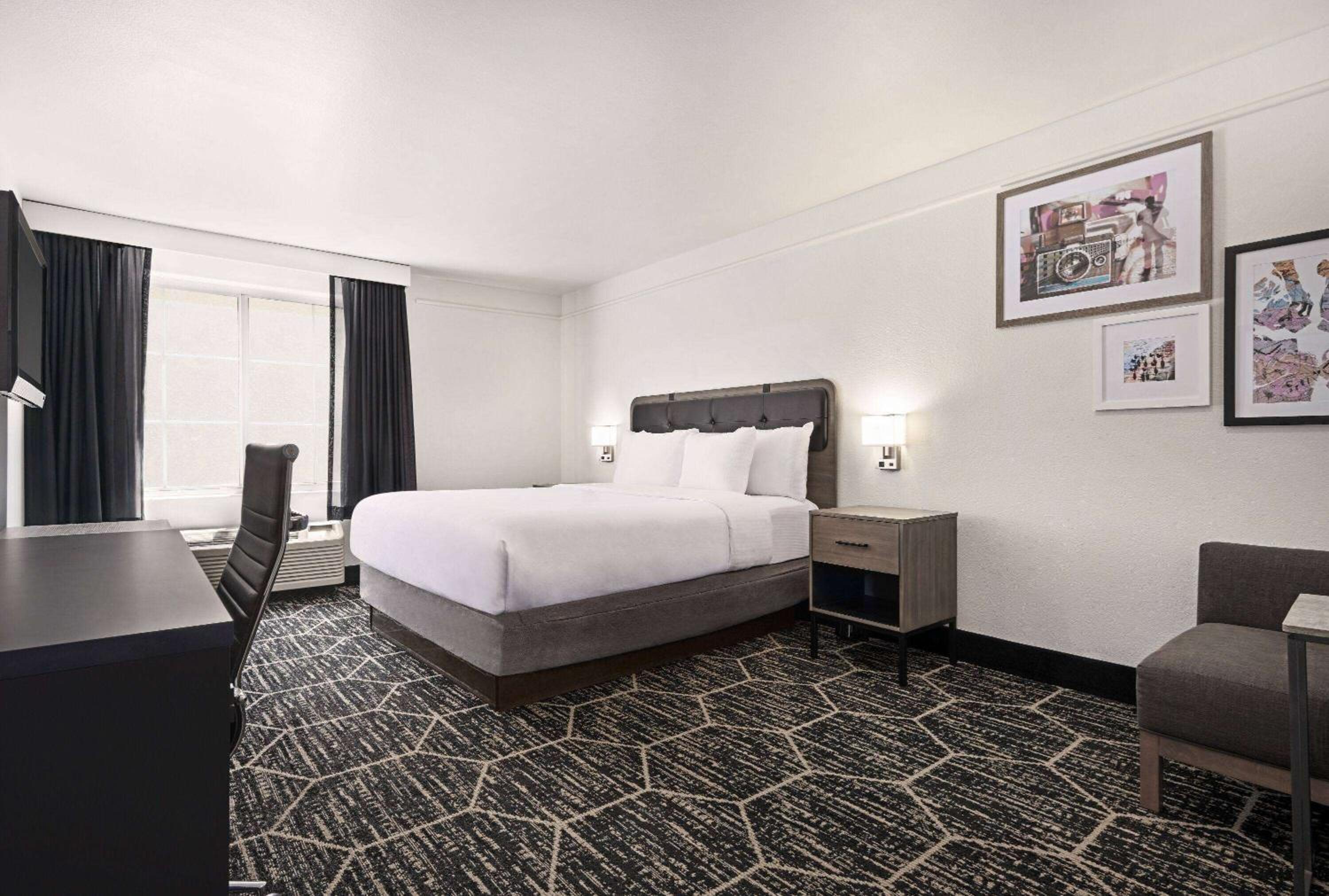 King Room - Non-Smoking - Photo 1