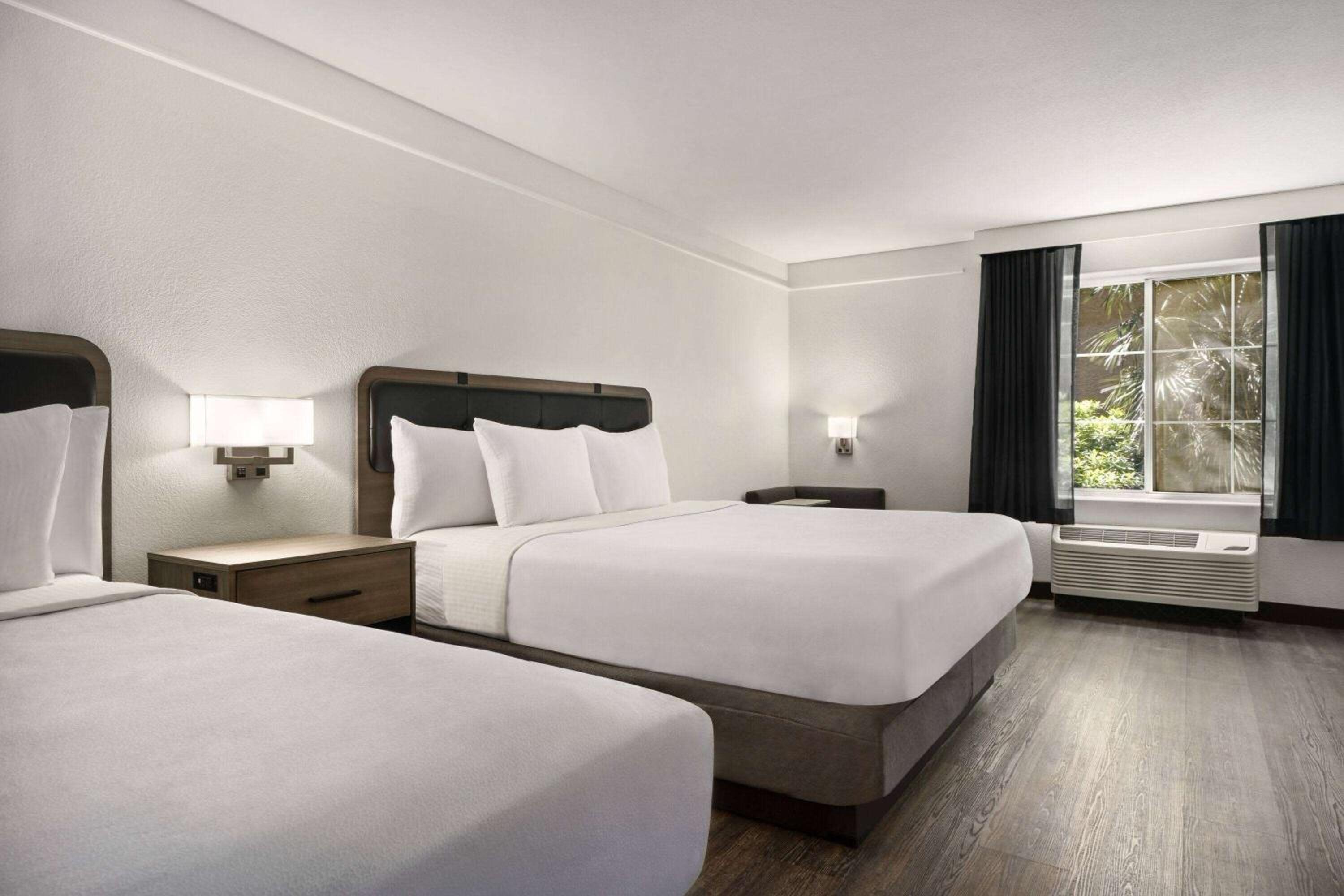 King Room with Two King Beds - Non-Smoking - Photo 2