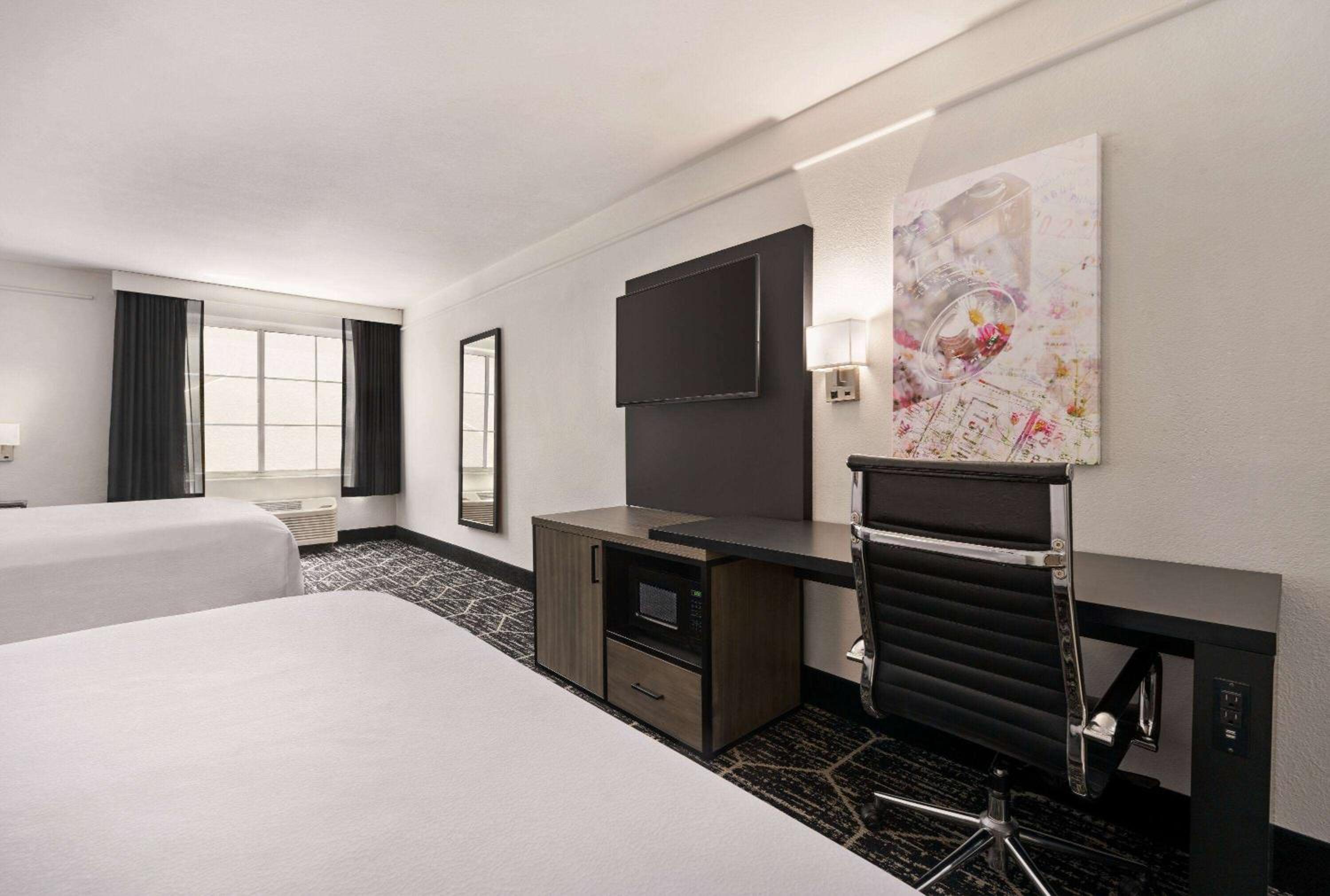 Queen Room with Two Queen Beds - Non-Smoking - Photo 1