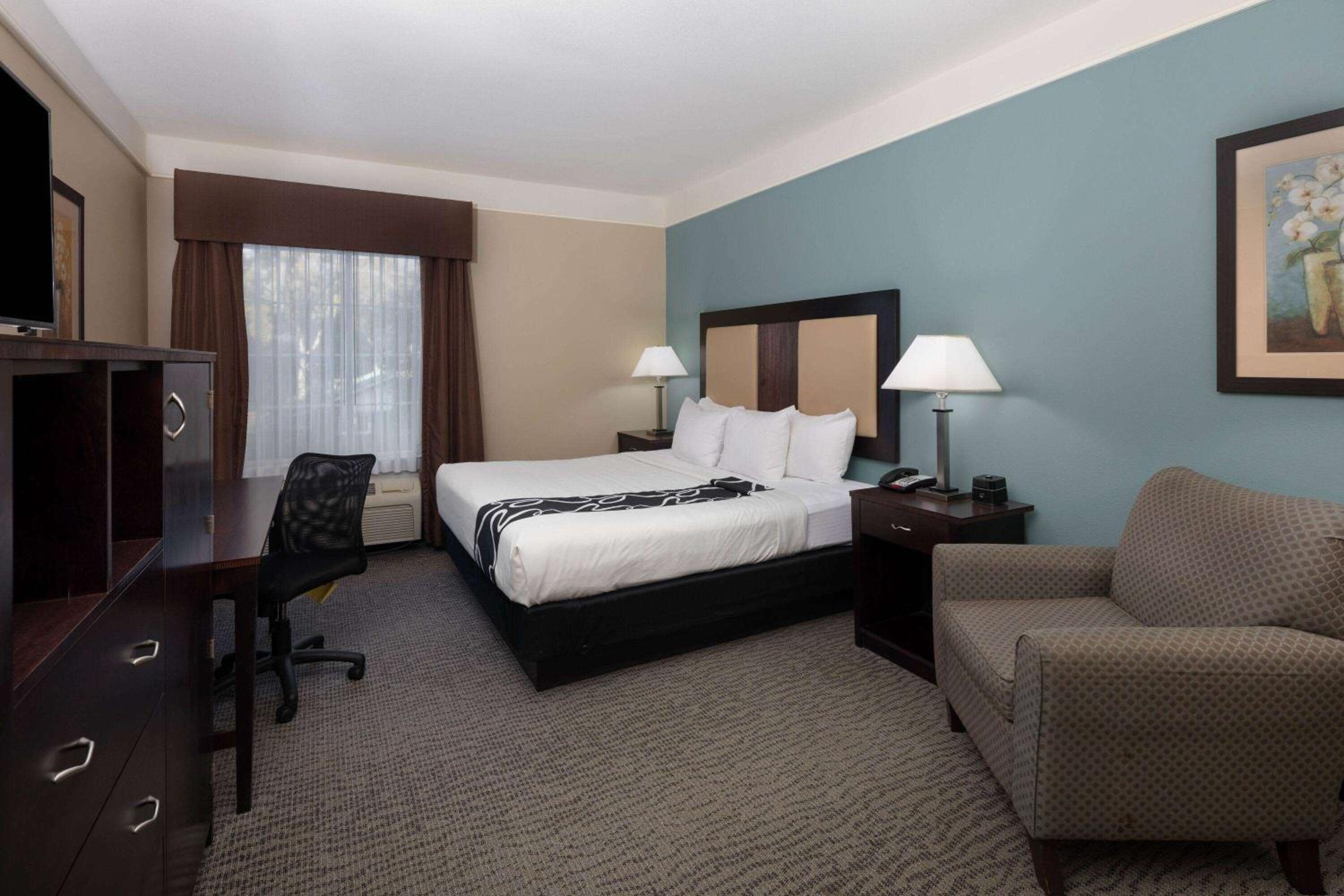 Standard Room 1 King Bed - Photo 1