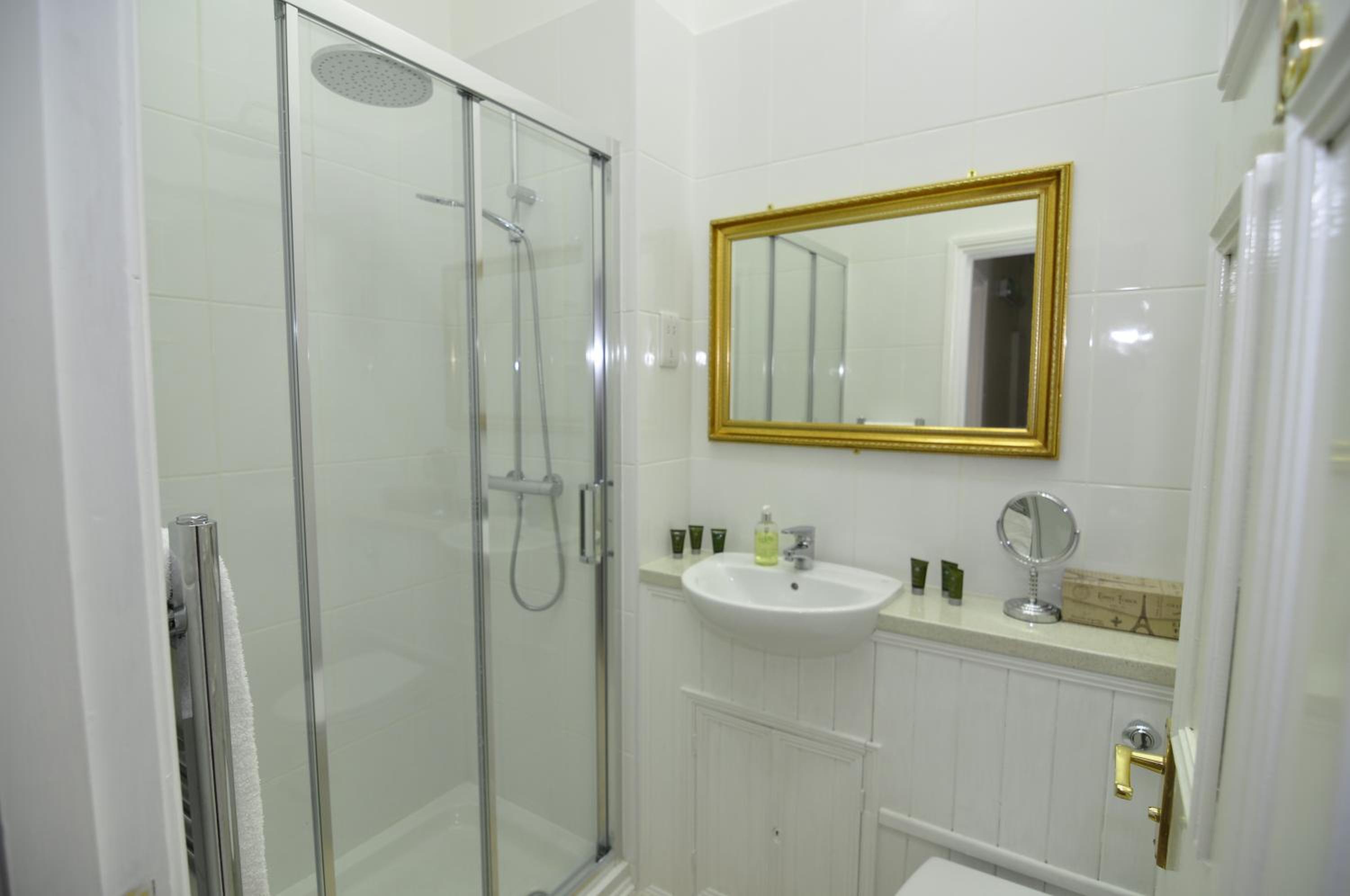 Two-Bedroom House photo 3