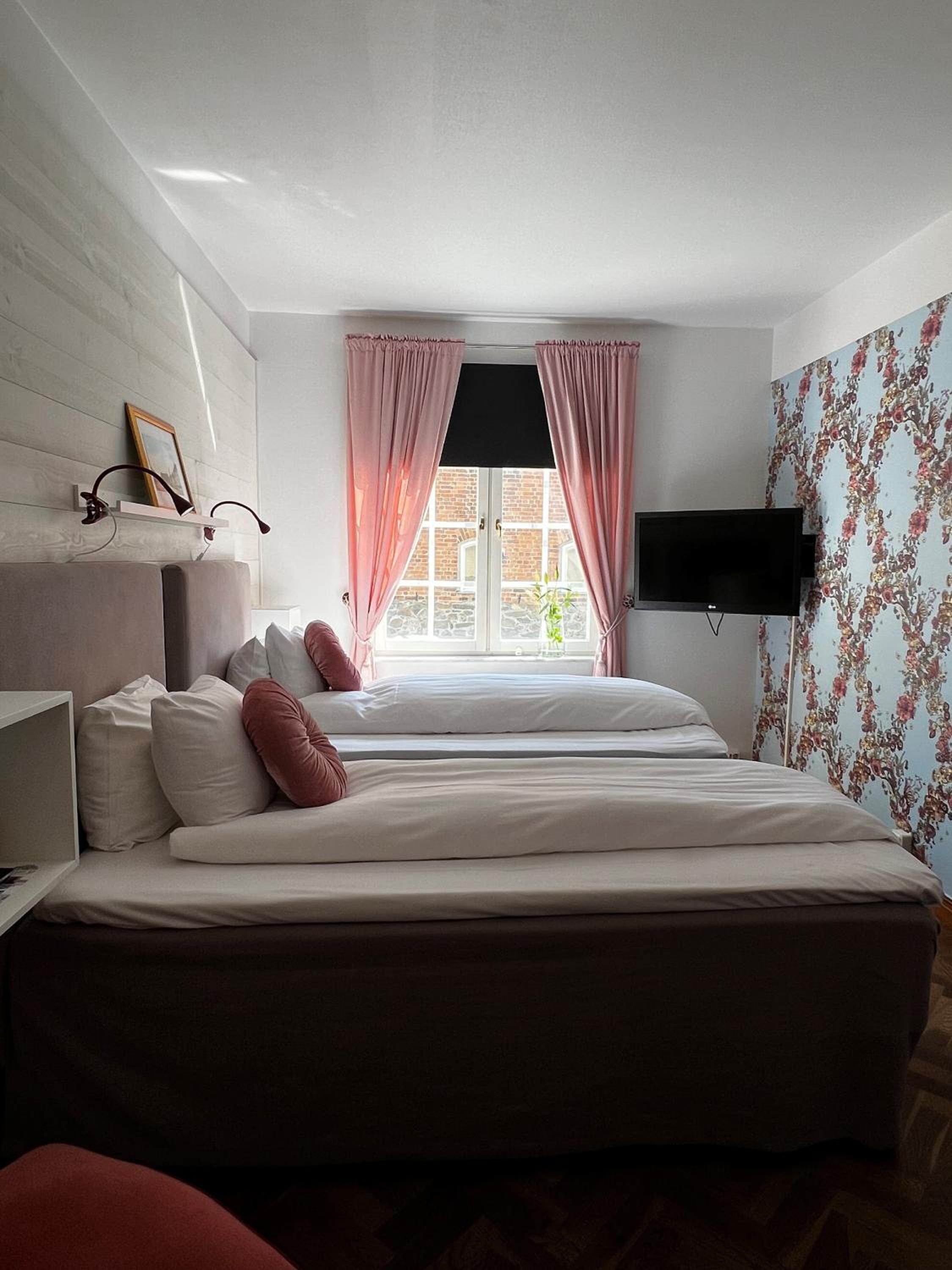 Deluxe Twin Room - Photo 3