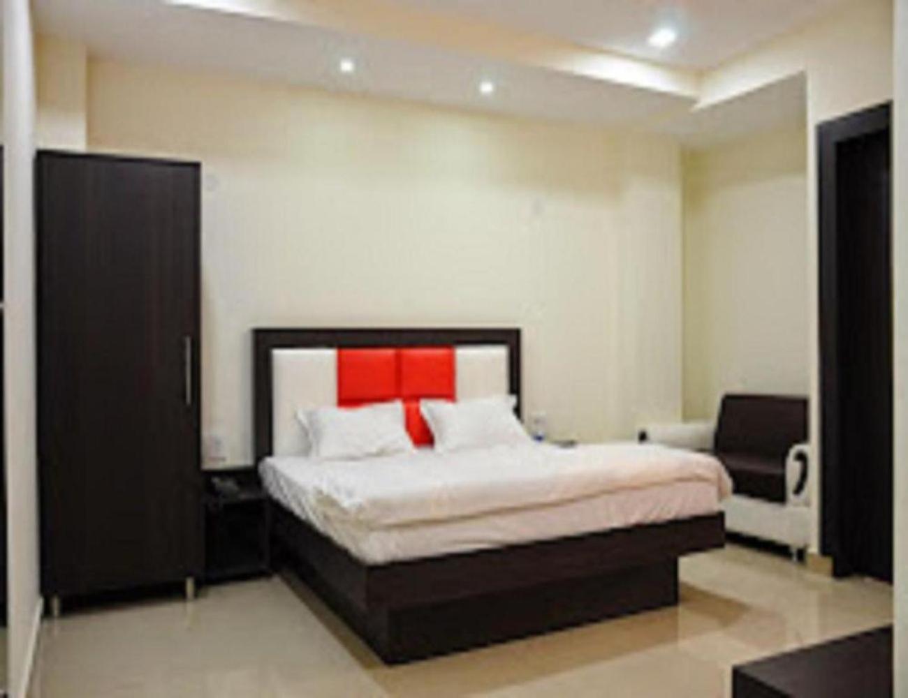 Deluxe Room - Photo 5