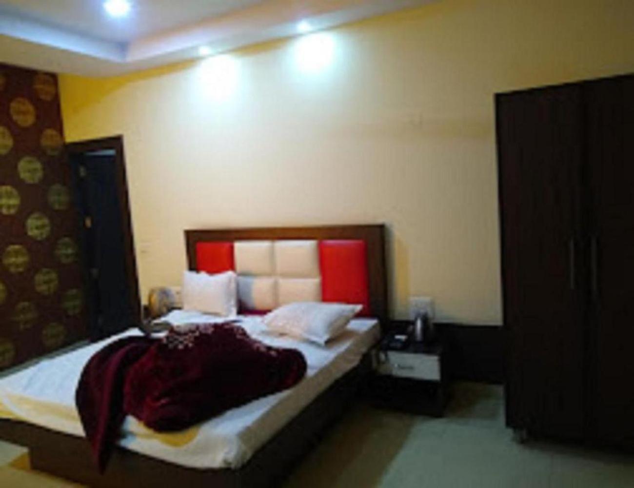 Deluxe Room - Photo 6