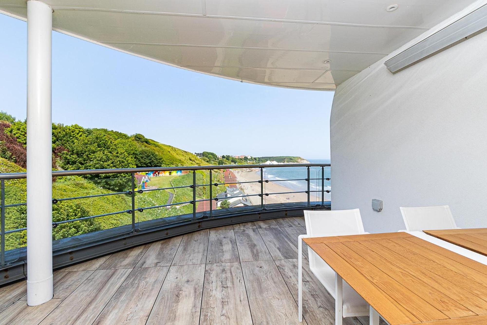 Two-Bedroom Penthouse Apartment with Beach View photo 3