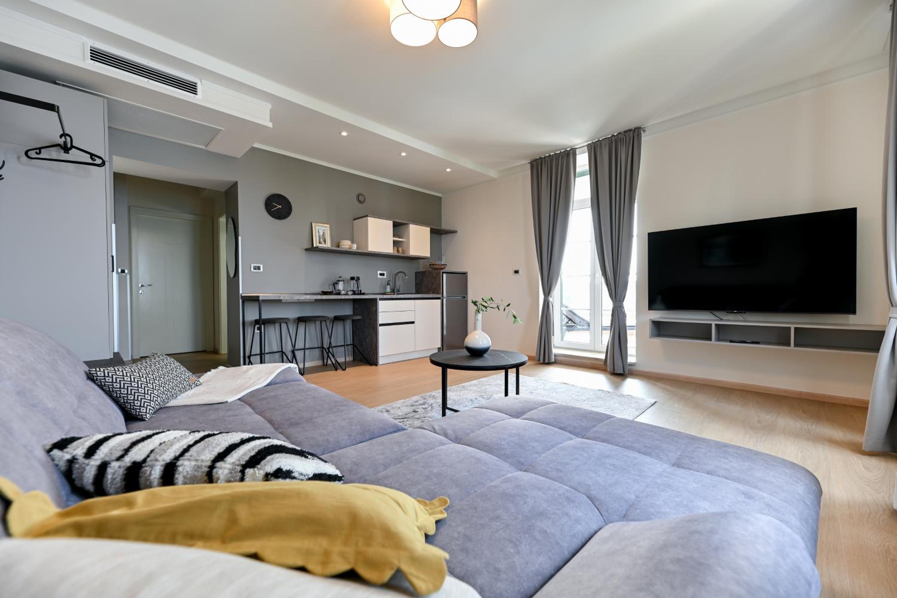 One-Bedroom Apartment with Sea View
