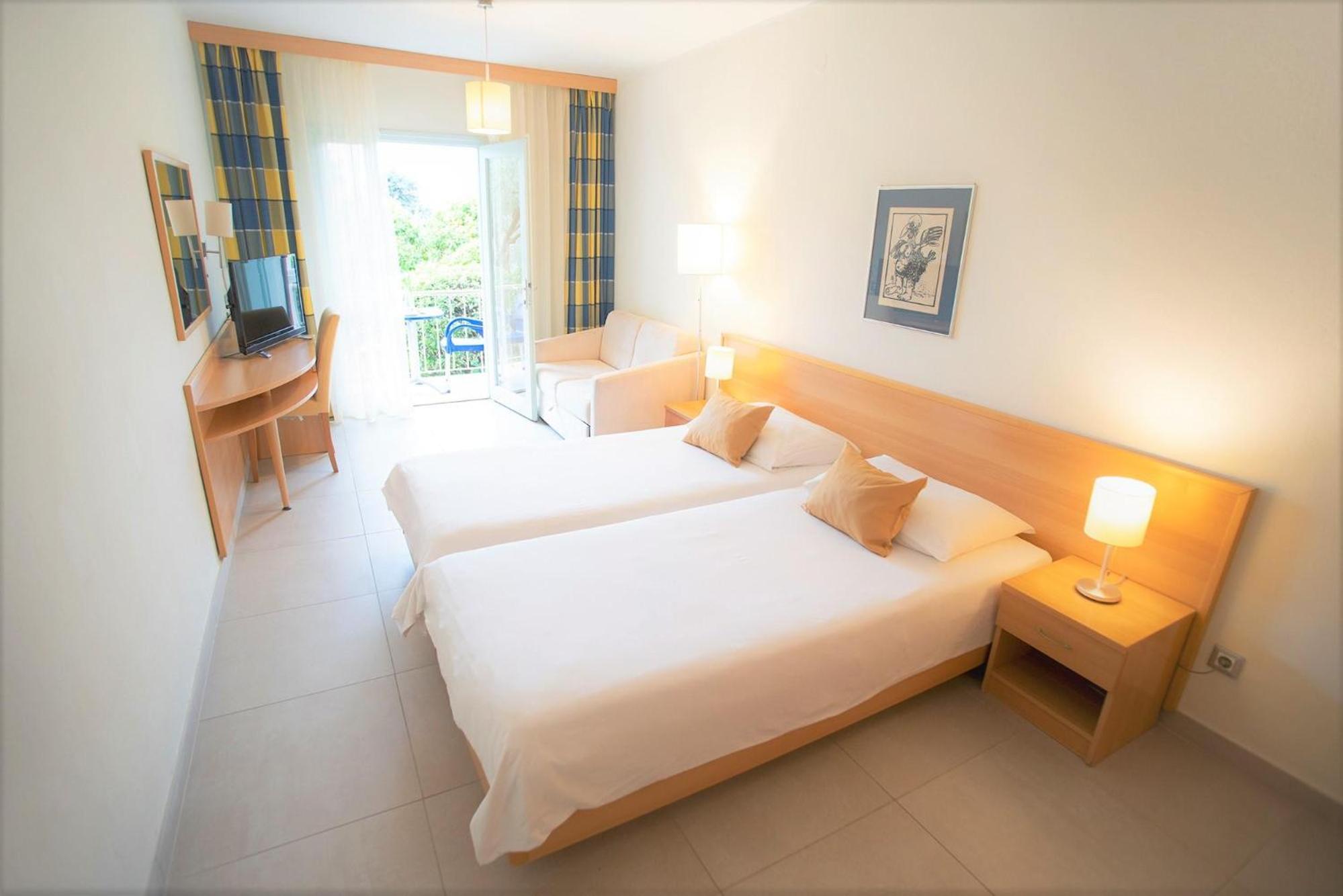 Comfort Double Room with Balcony and Sea View photo 2
