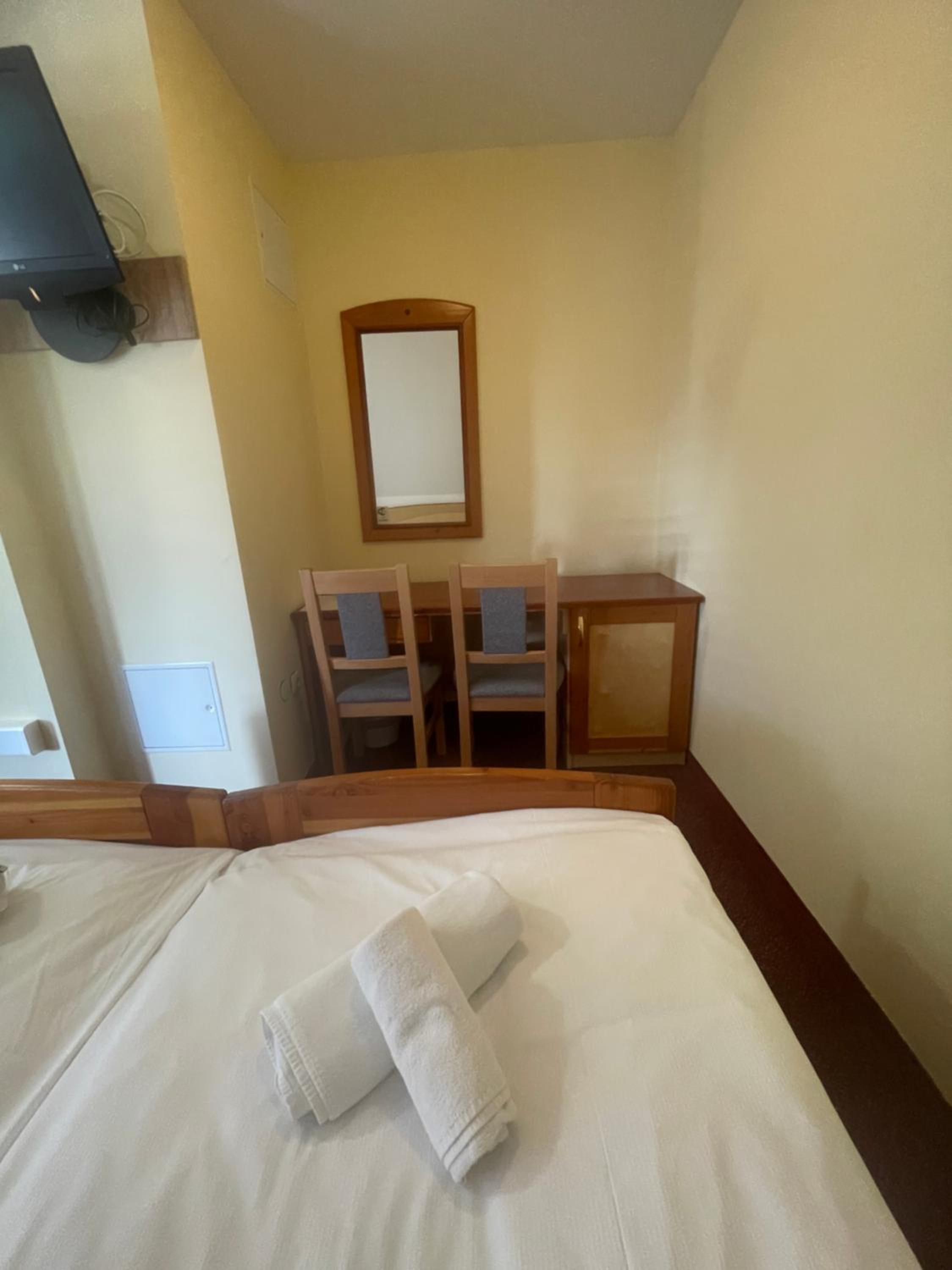Double Room with Mountain View - Photo 4