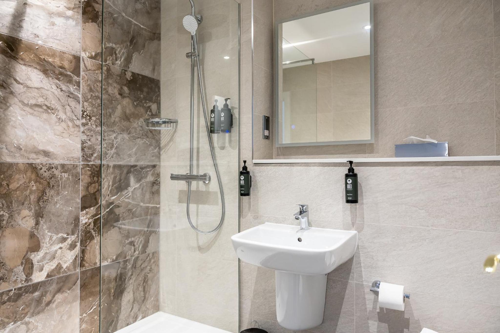 Trafford Suite - Photo 29