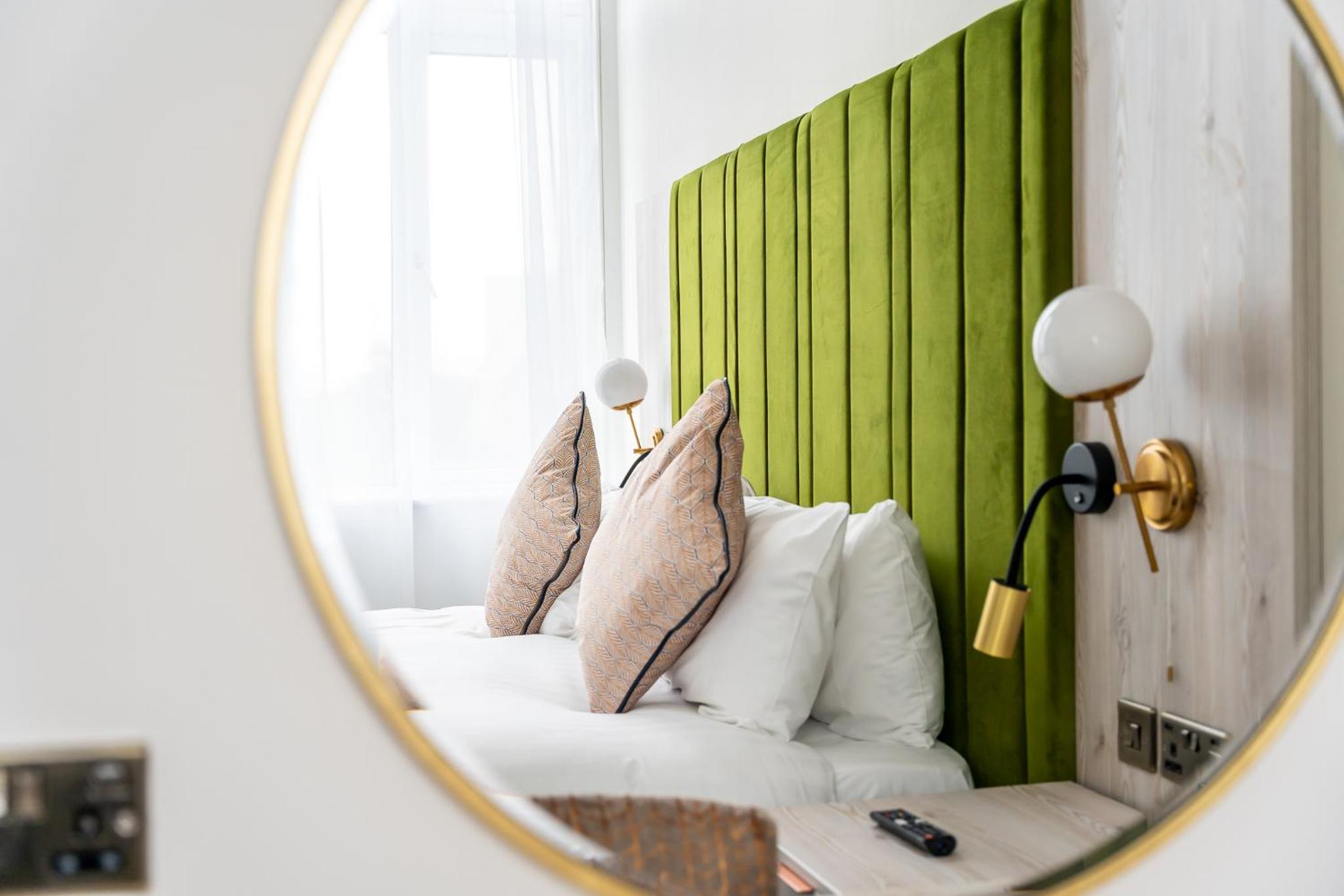 Trafford Suite - Photo 8