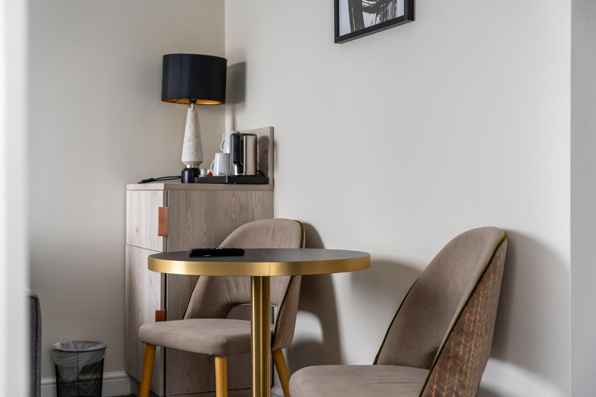 Trafford Suite - Photo 9