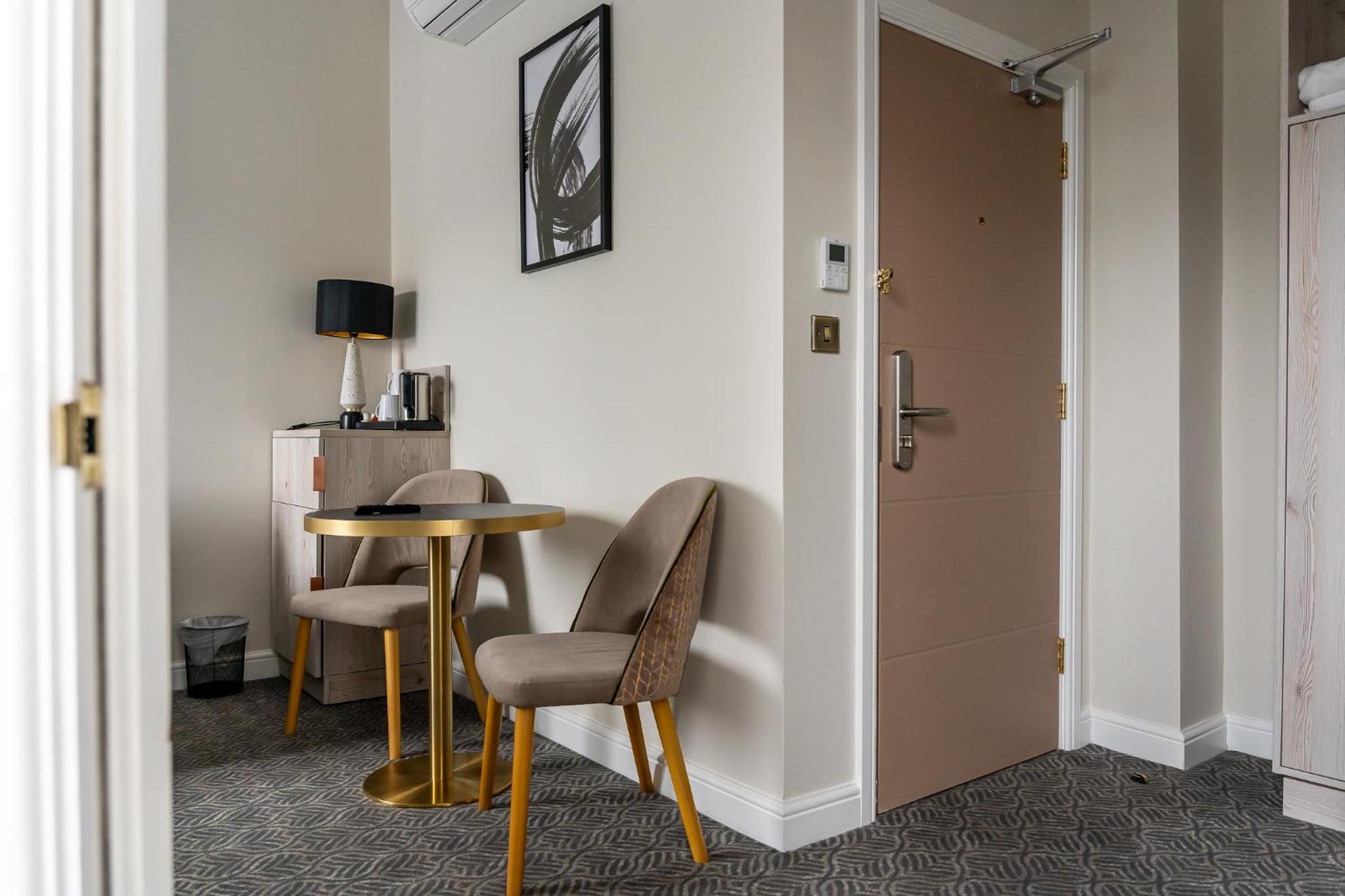 Trafford Suite - Photo 15