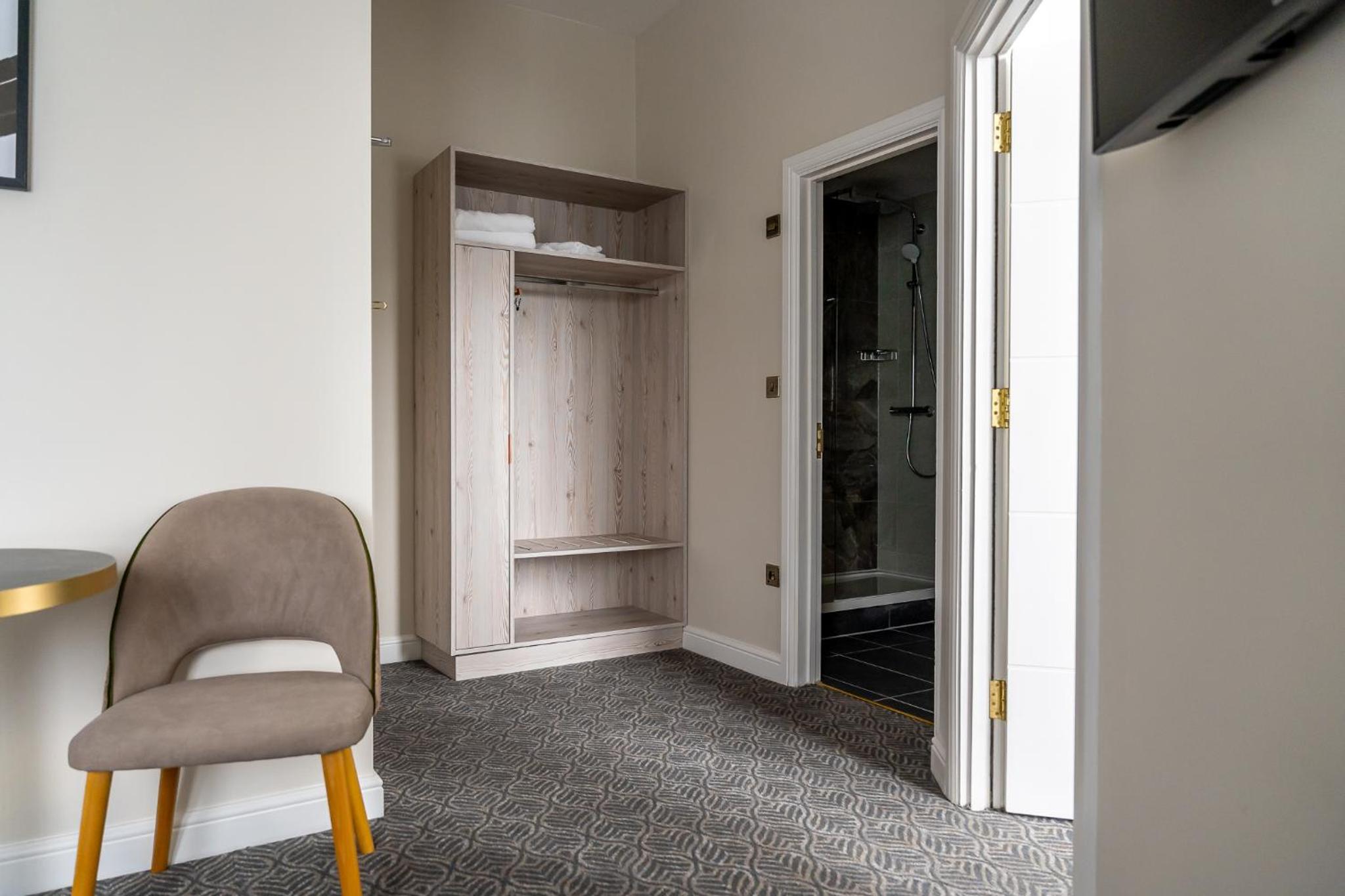 Trafford Suite - Photo 16