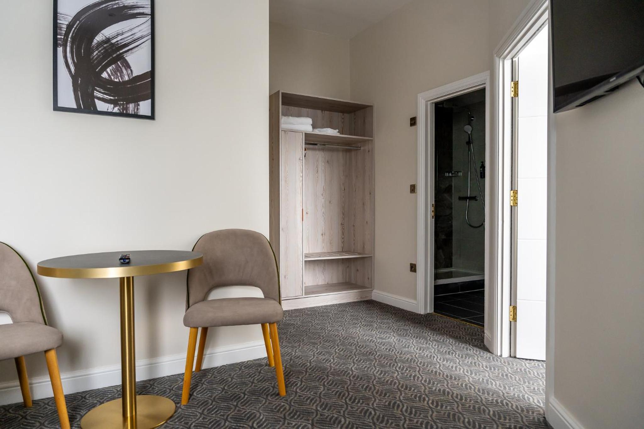 Trafford Suite - Photo 18