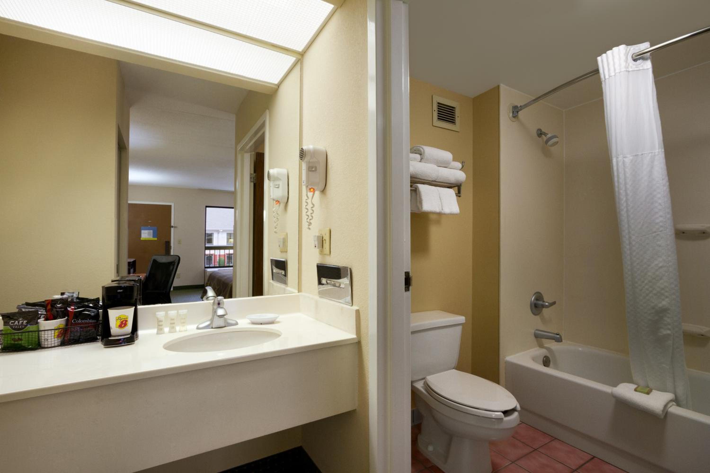 King Room - Non-Smoking - Photo 3