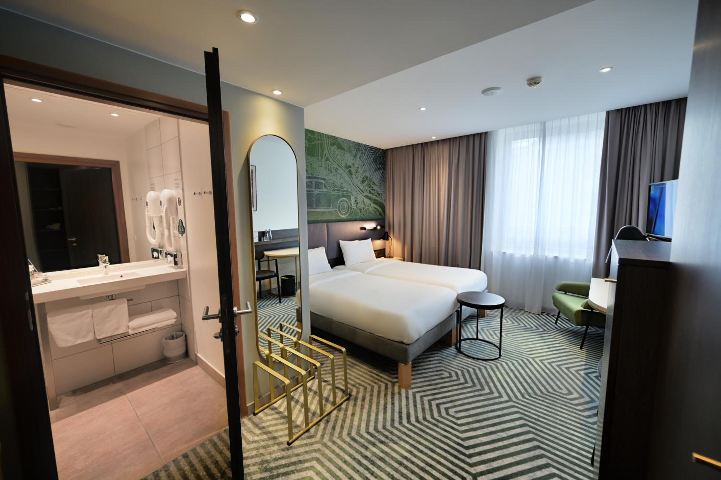 Classic Double Room with Twin Beds - Photo 6