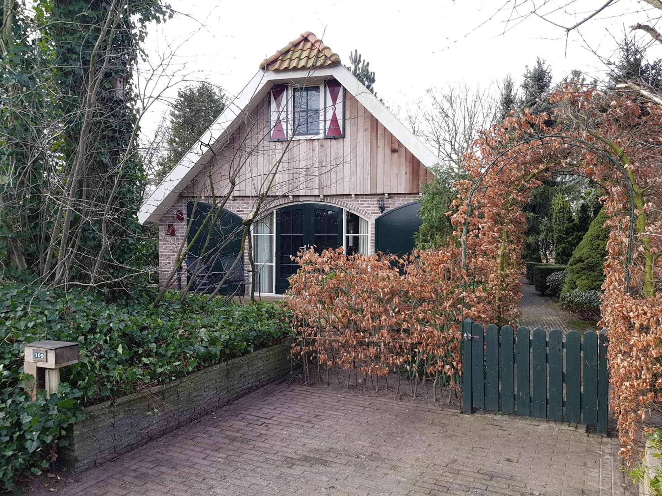 Three-Bedroom House photo 2