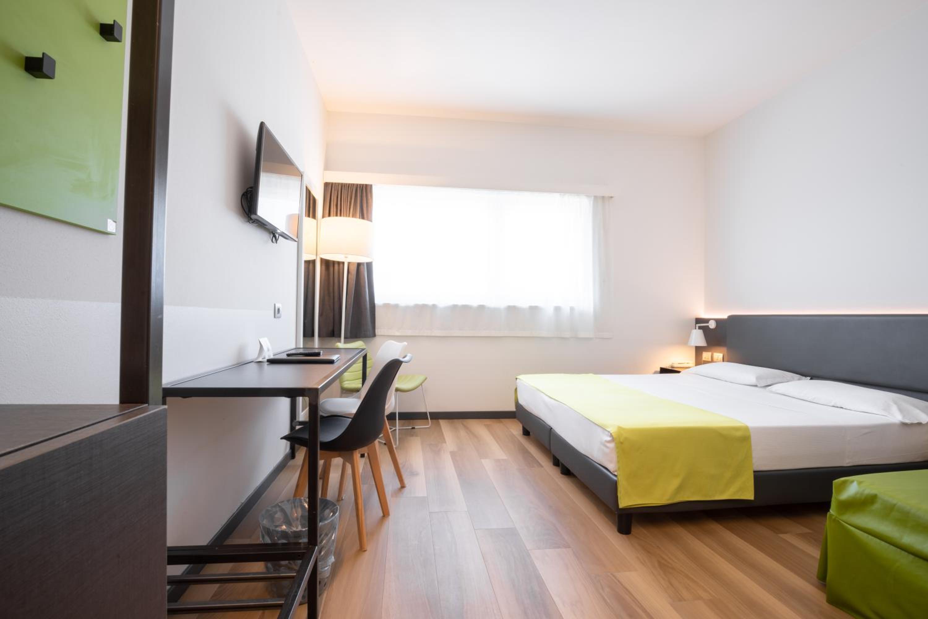 Superior Double or Twin Room - Photo 22