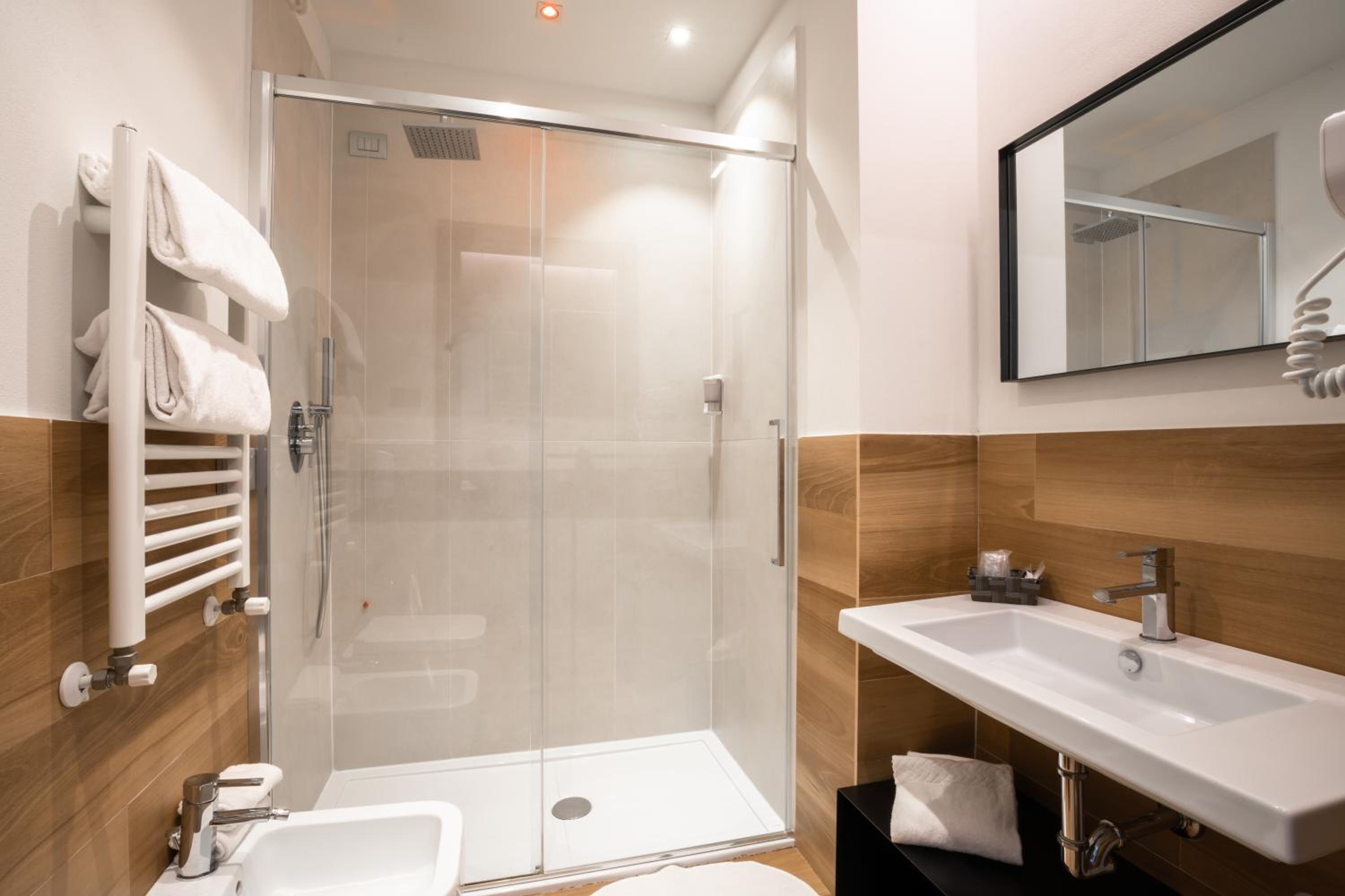 Superior Double or Twin Room - Photo 18