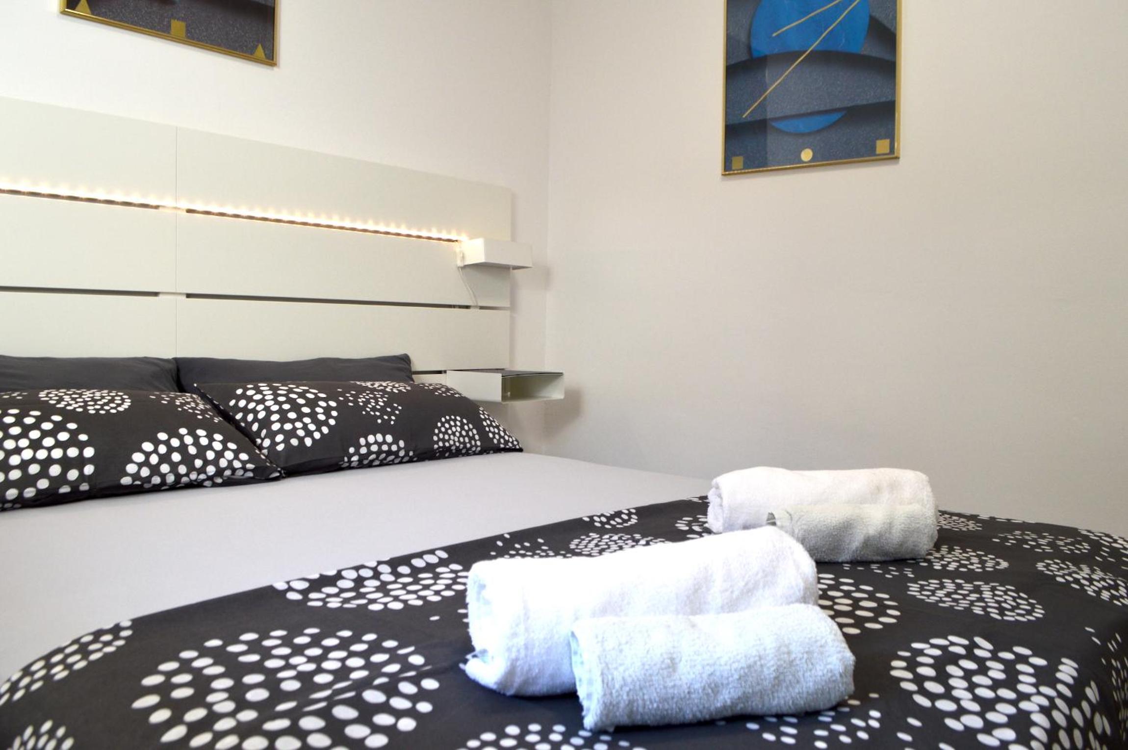 One-Bedroom Apartment photo 1