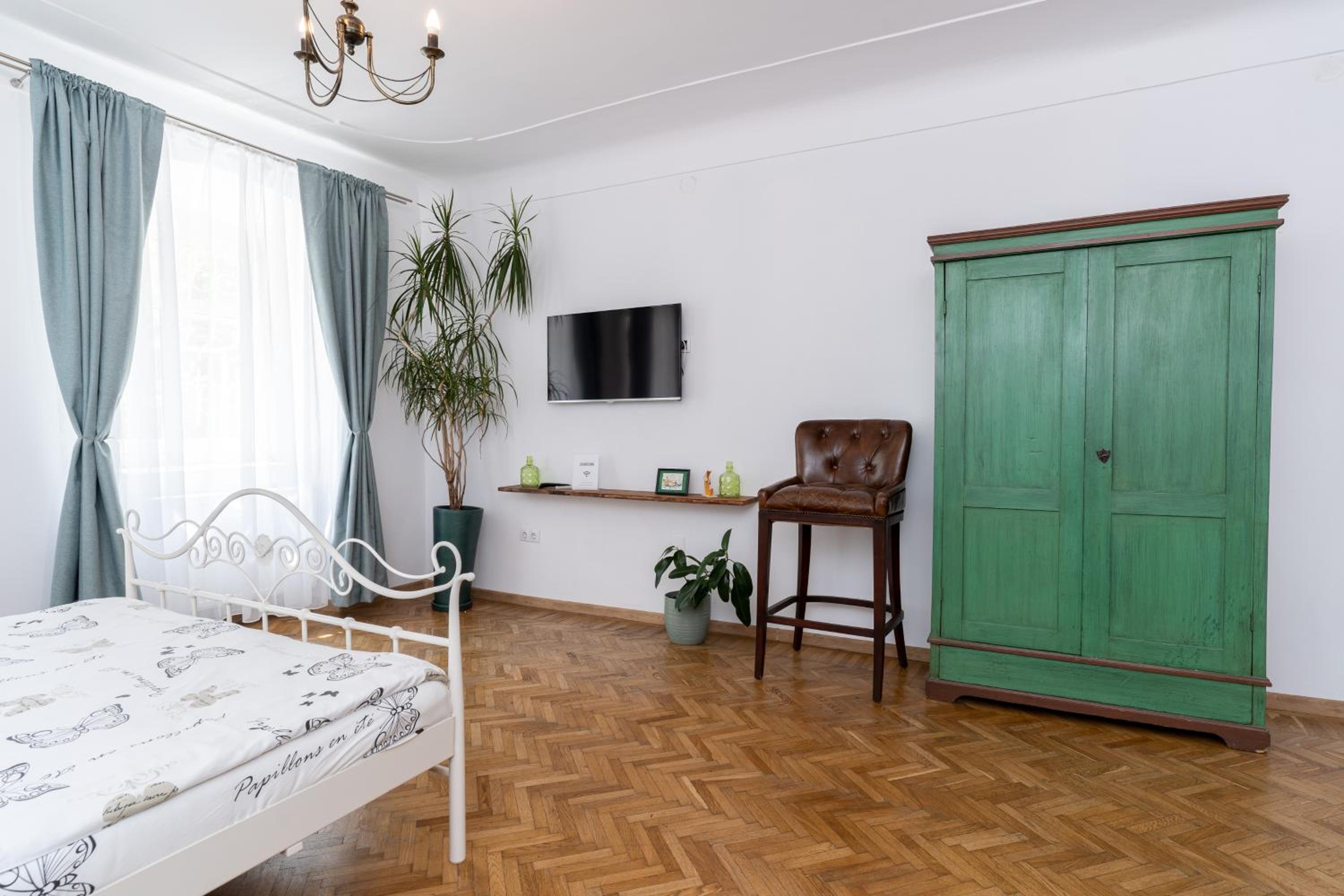 Apartment with Garden View - Photo 2