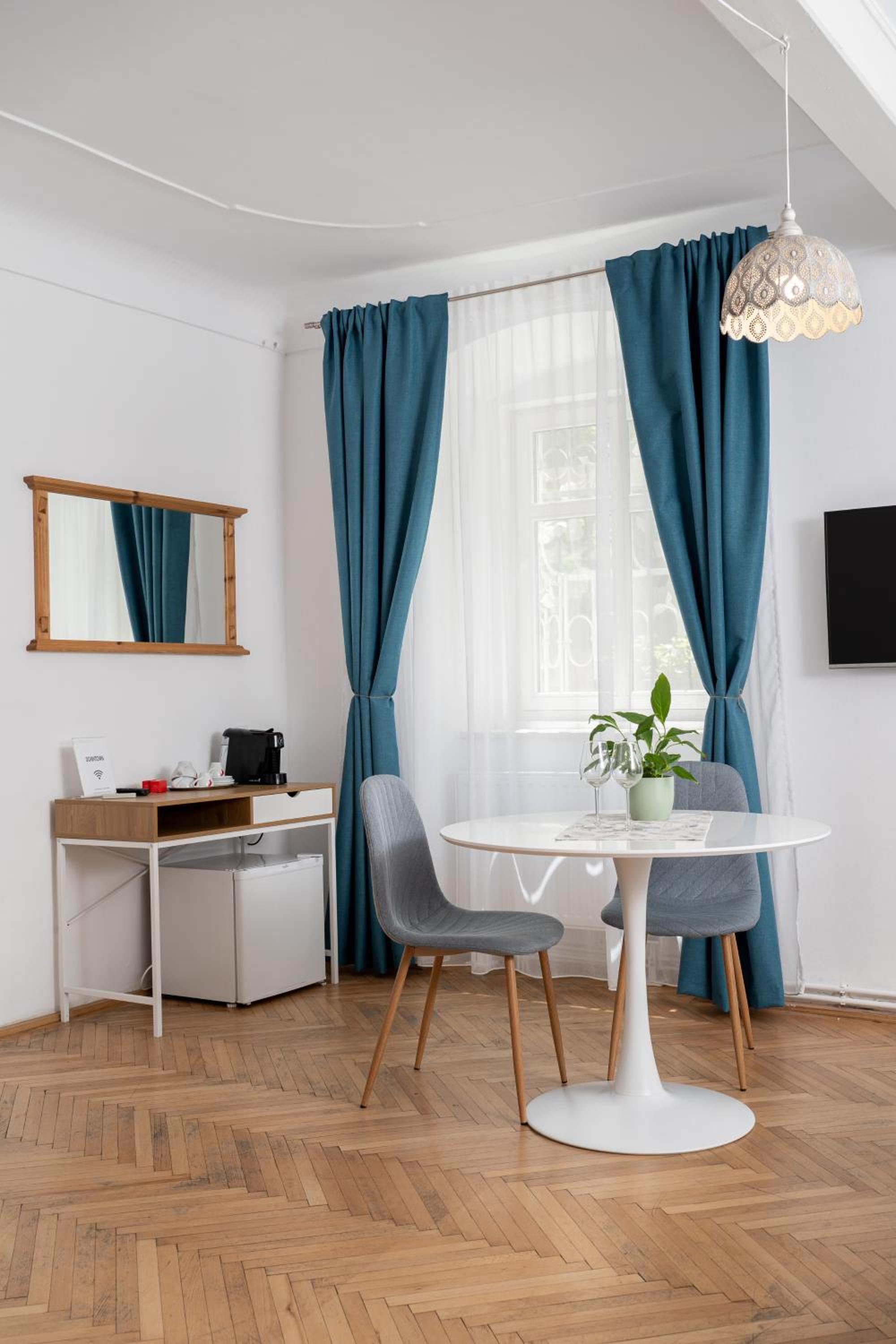 Double or Twin Room - Photo 4
