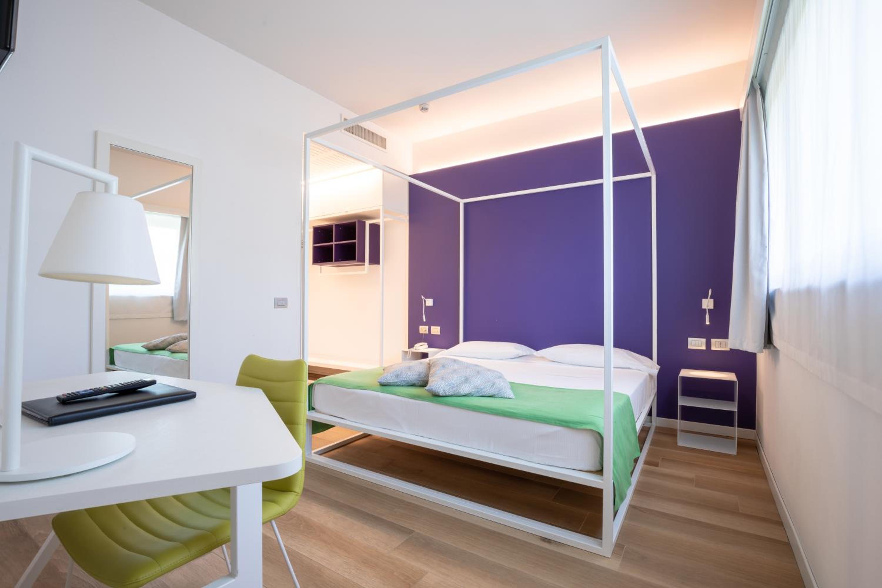 Suite - Photo 1