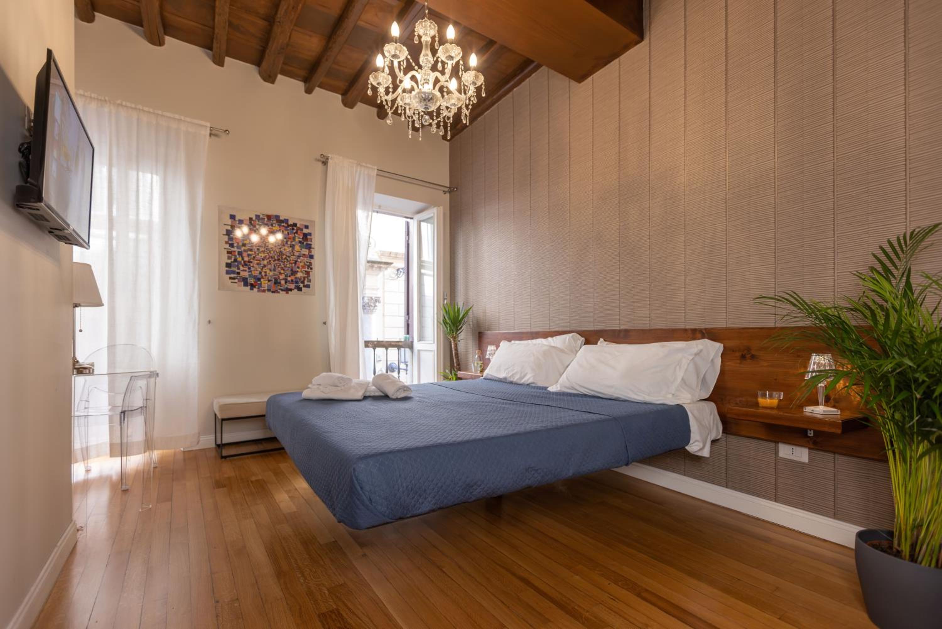 Deluxe King Room photo 1