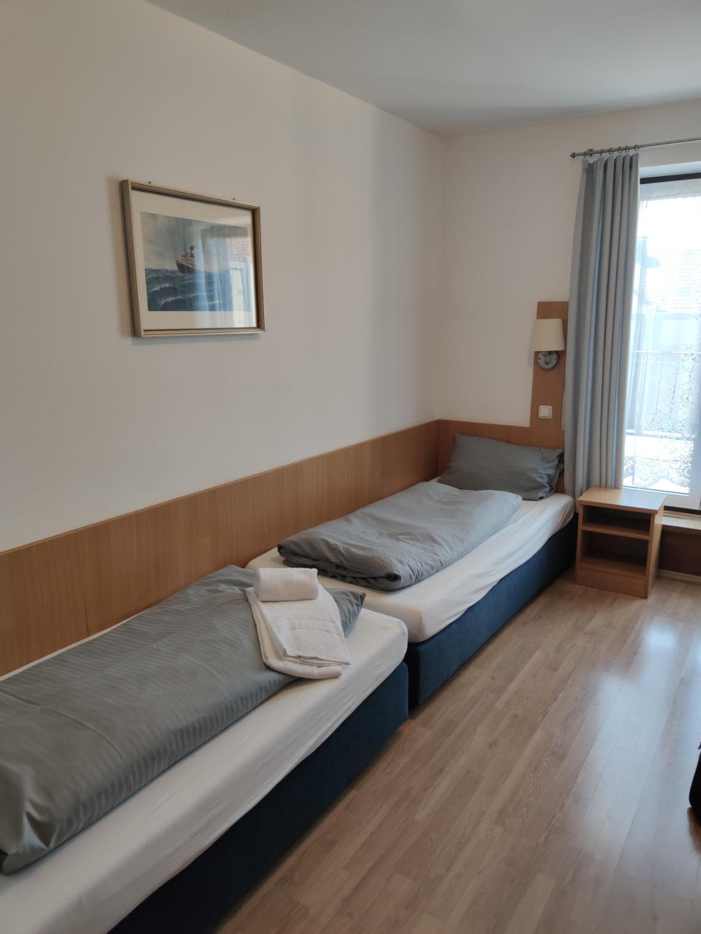 Standard Twin Room with Shared Bathroom photo 1