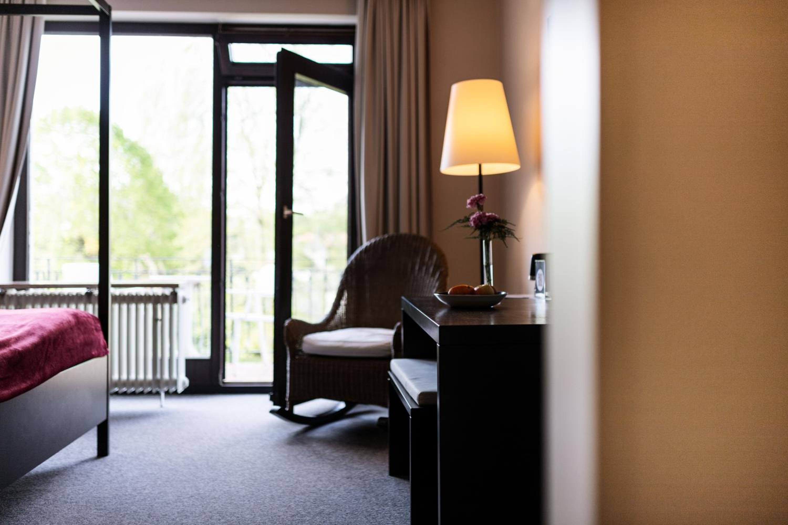 Standard Double Room - Partial Lake View Balcony - Photo 3