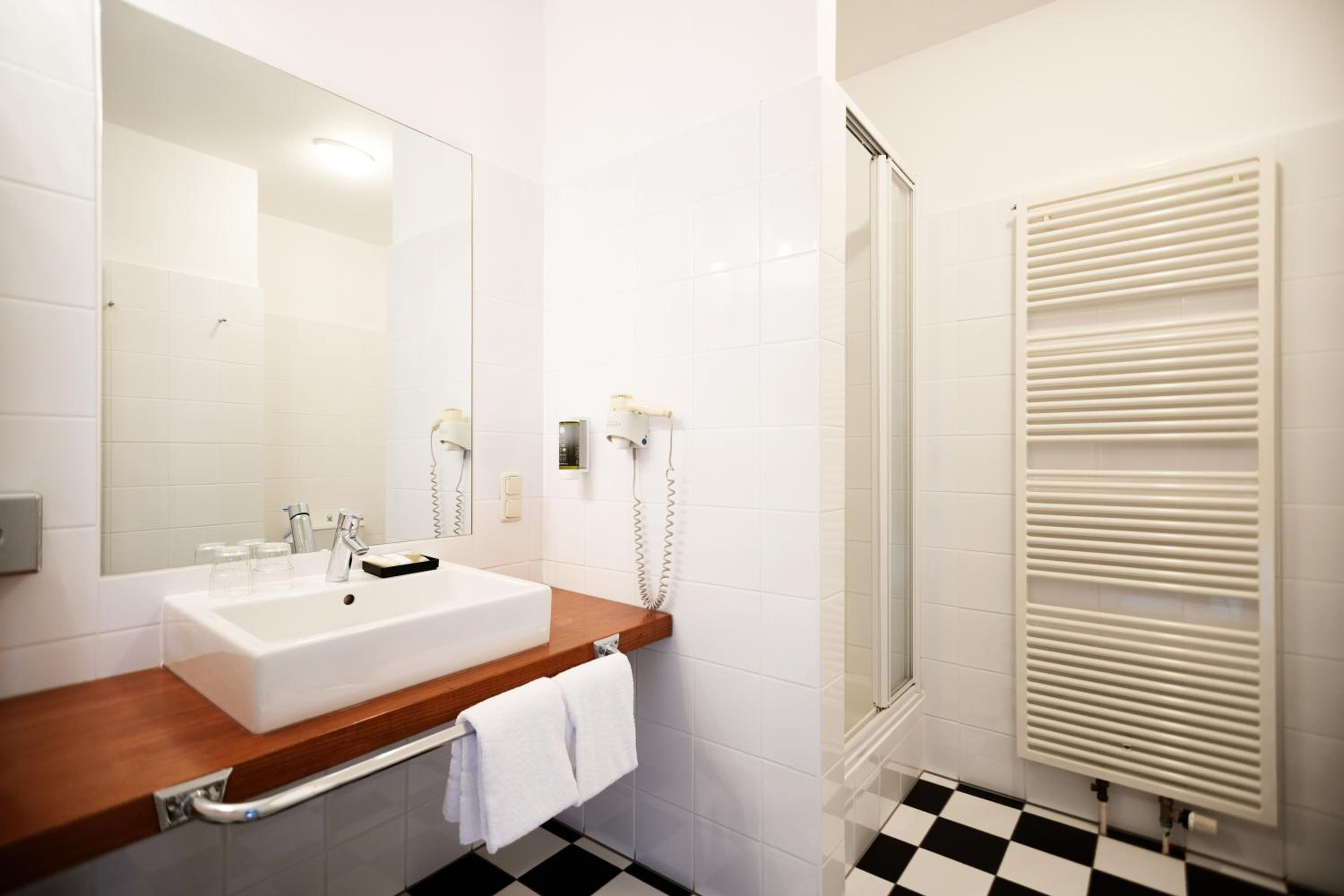 Standard Double Room - Land View - Photo 4