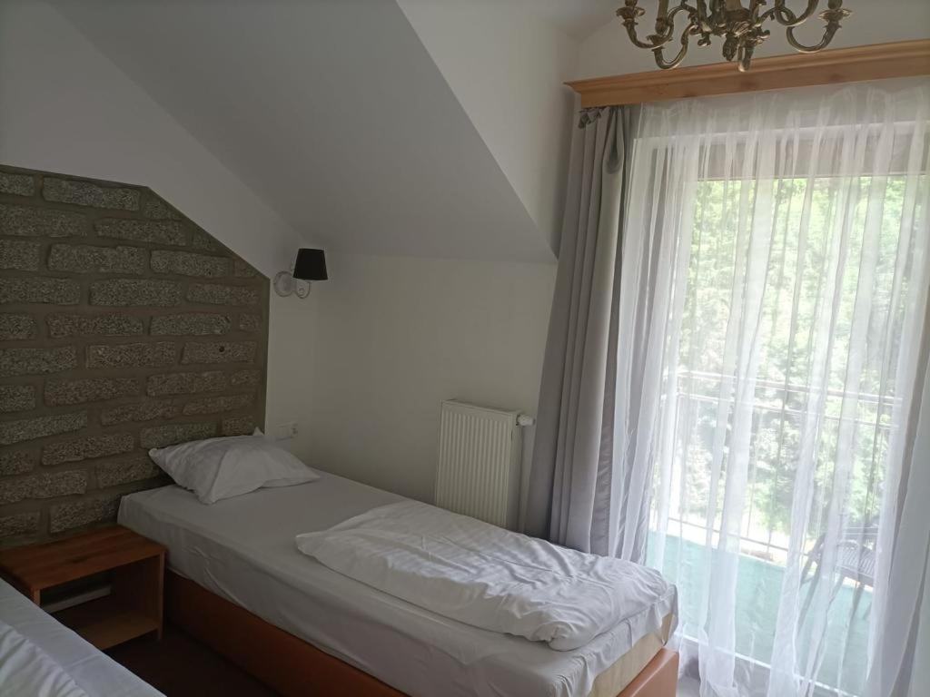One-Bedroom Apartment - Photo 4