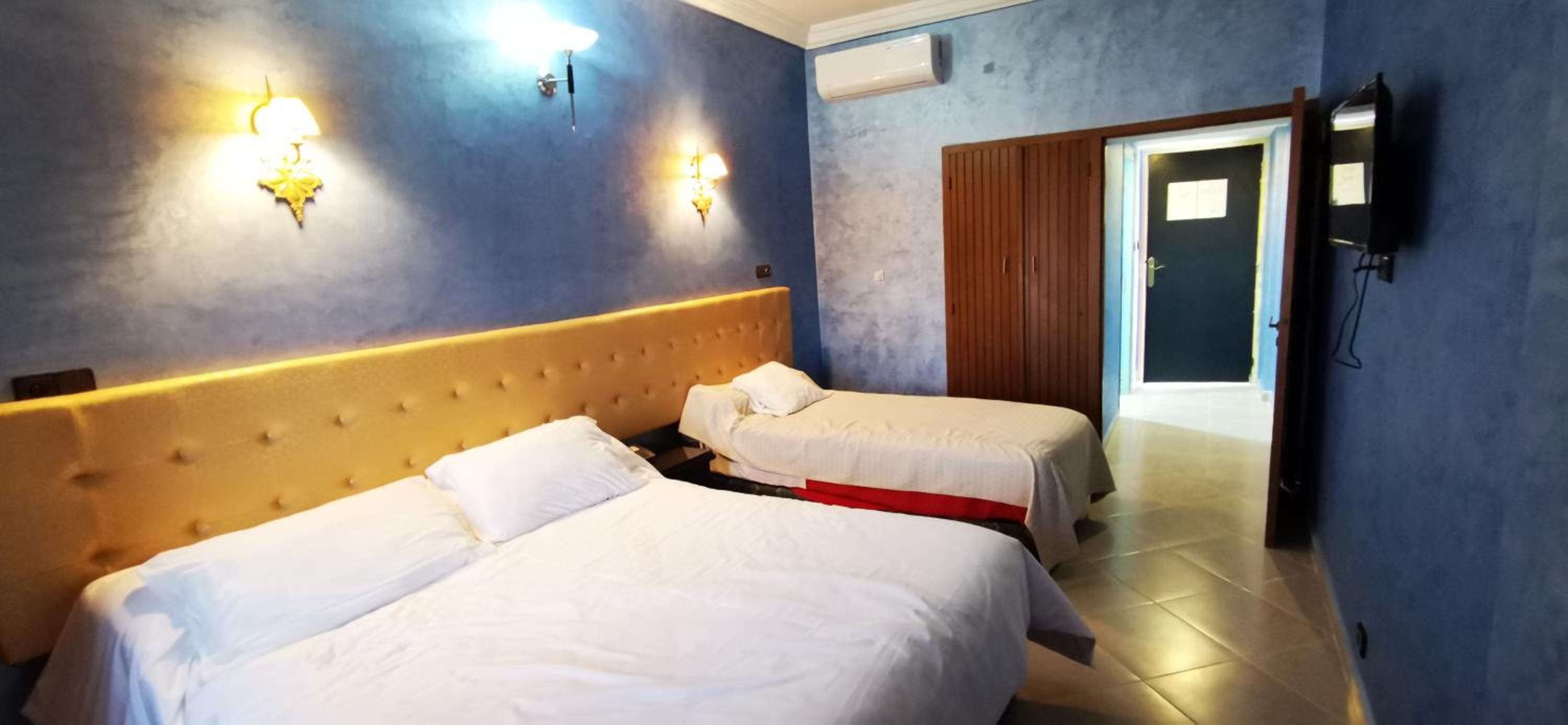 Deluxe Double Room (2 Adults + 1 Child) photo 2