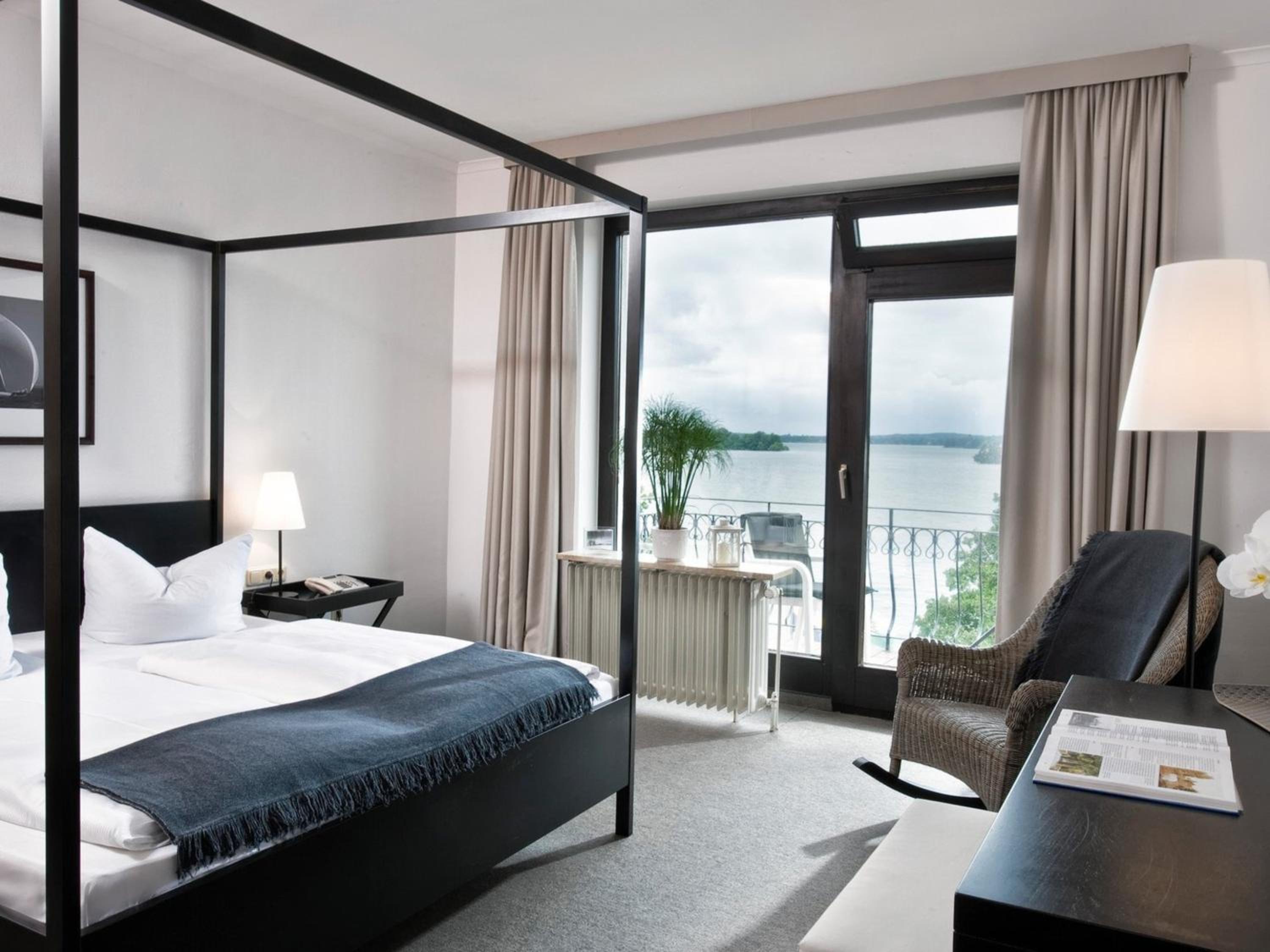 Standard Double Room - Lake View Balcony - Photo 1