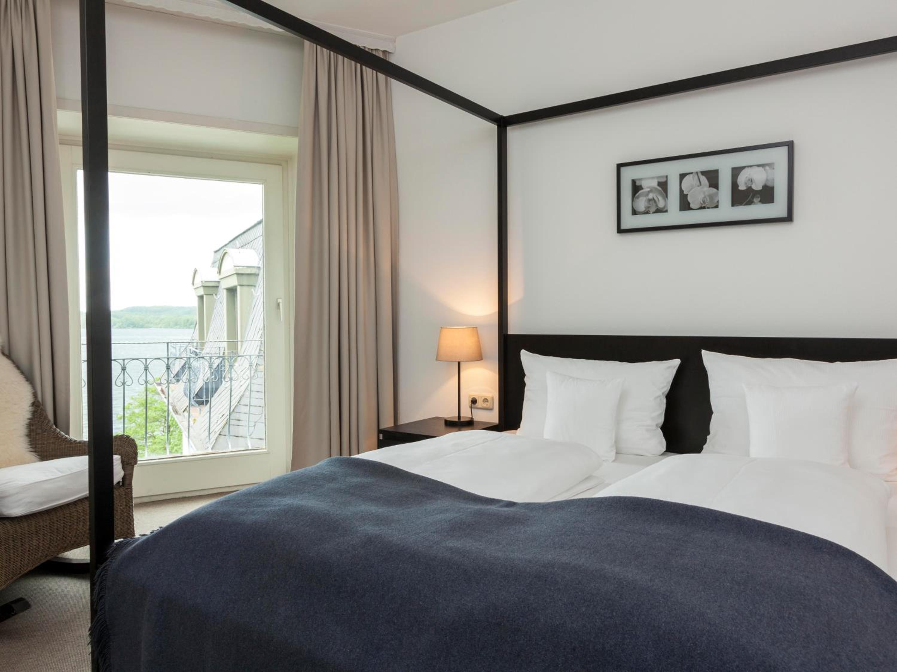 Standard Double Room - Lake View Balcony - Photo 2