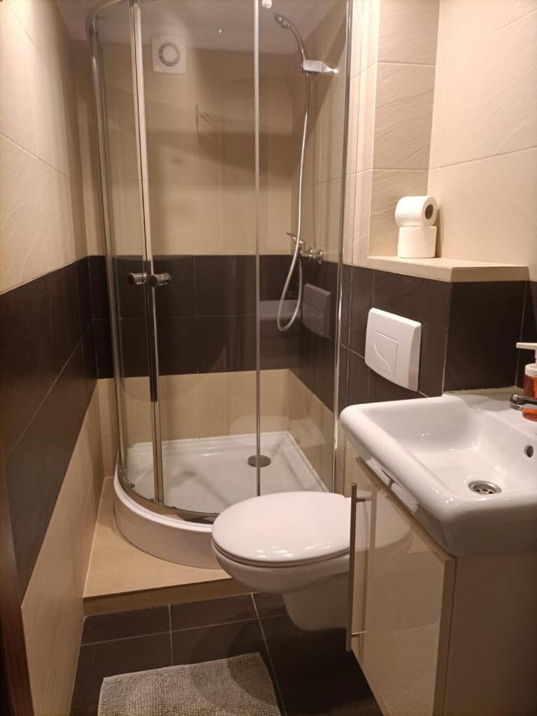 Economy Double Room - Photo 6