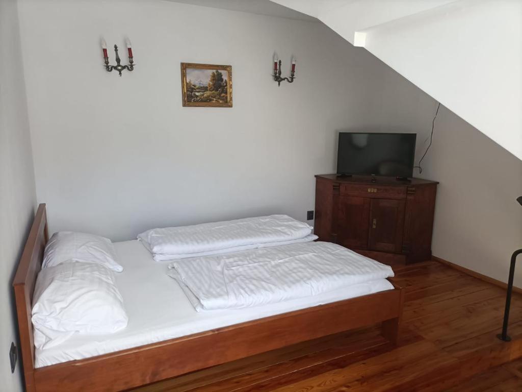 Economy Double Room - Photo 3