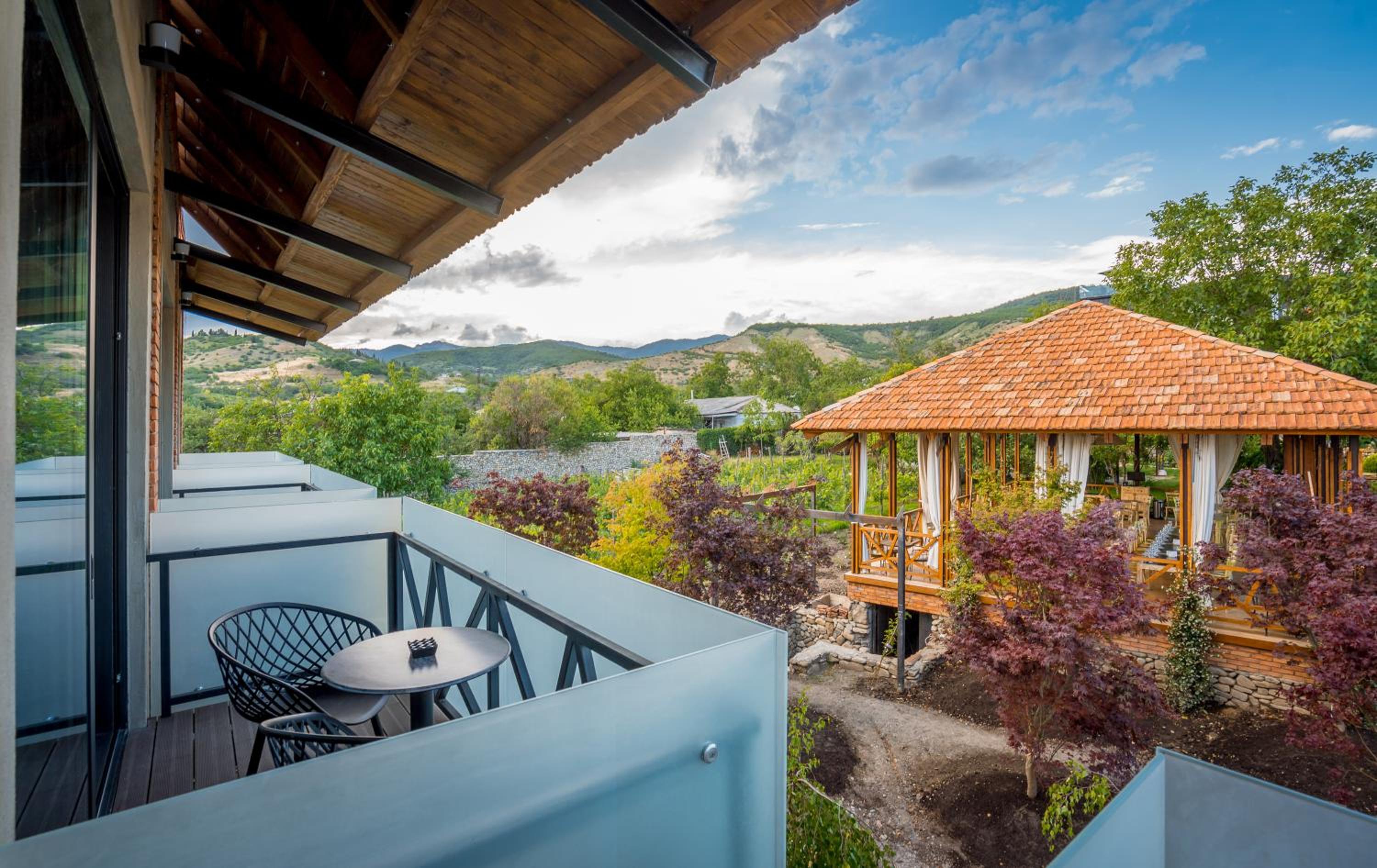 Deluxe Double Room with Balcony - Photo 4