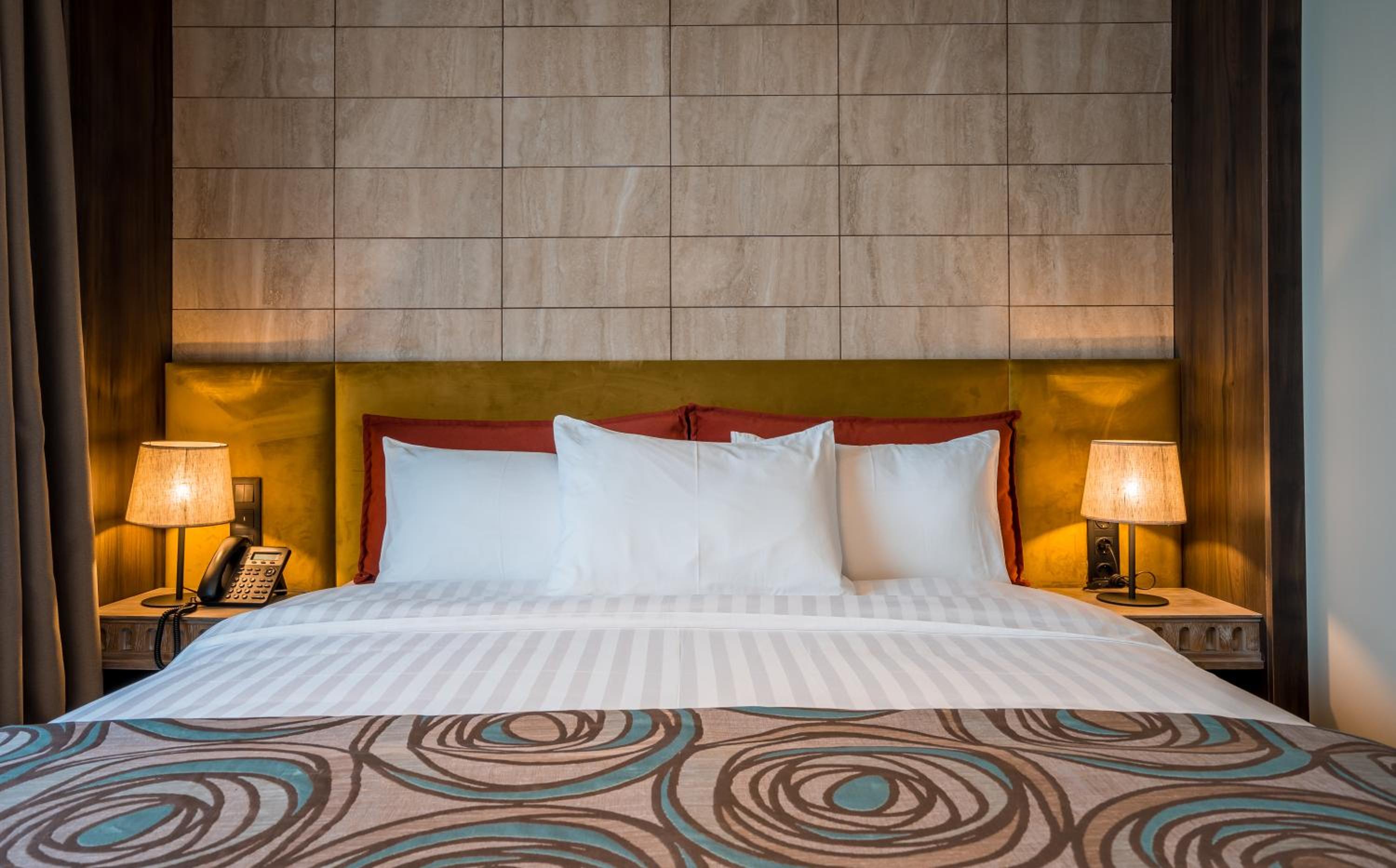 Deluxe Double Room with Balcony - Photo 3